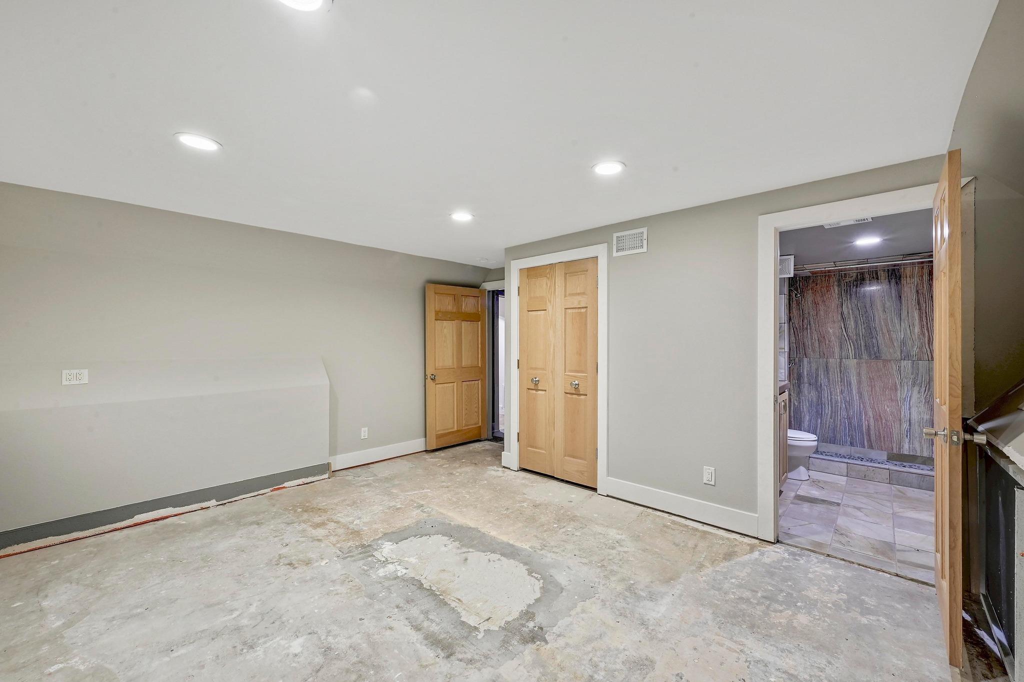 2204 Spring Creek DR