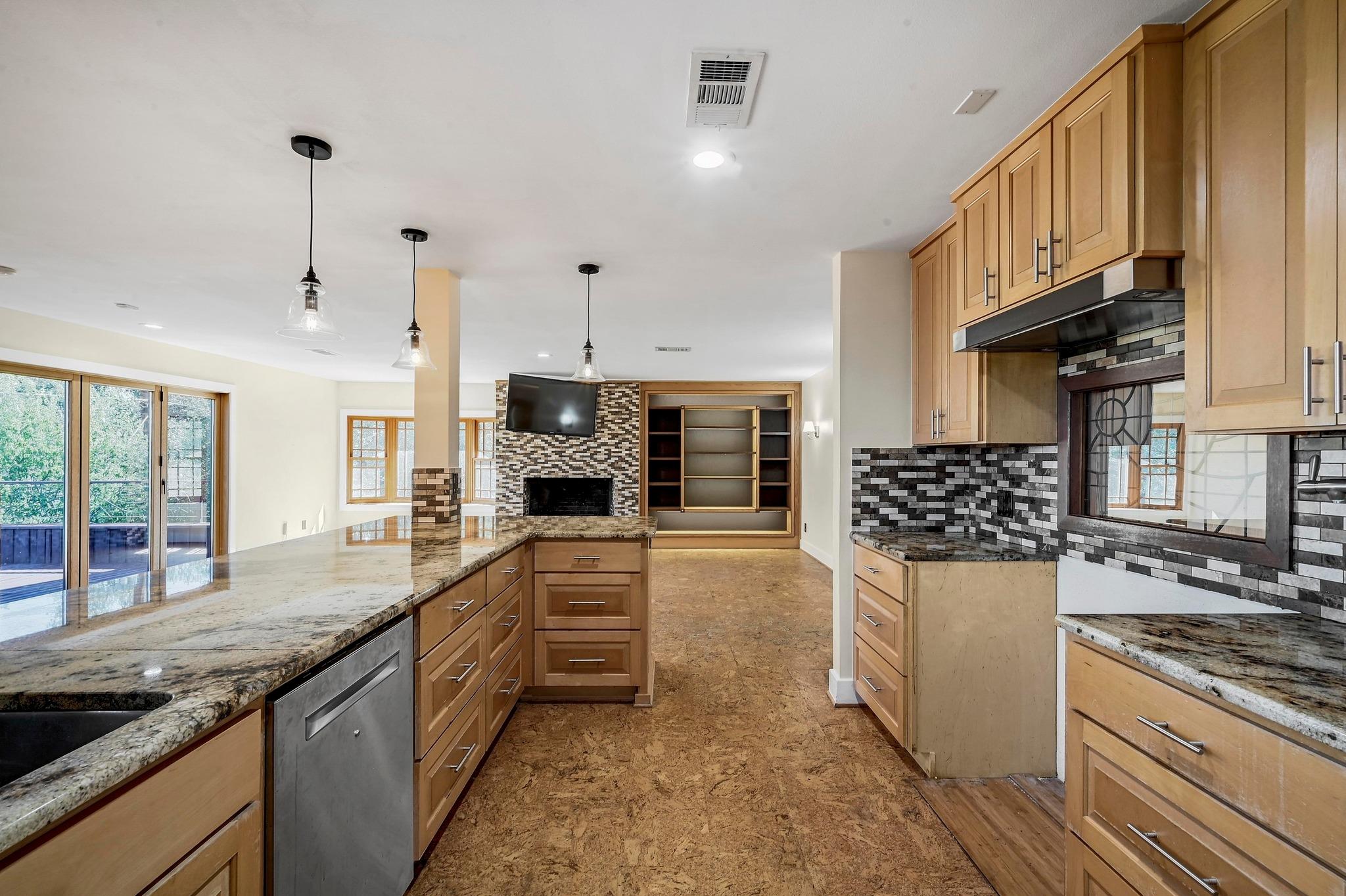 2204 Spring Creek DR