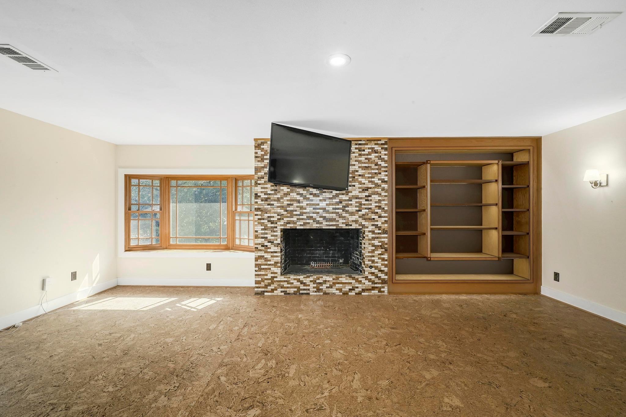 2204 Spring Creek DR