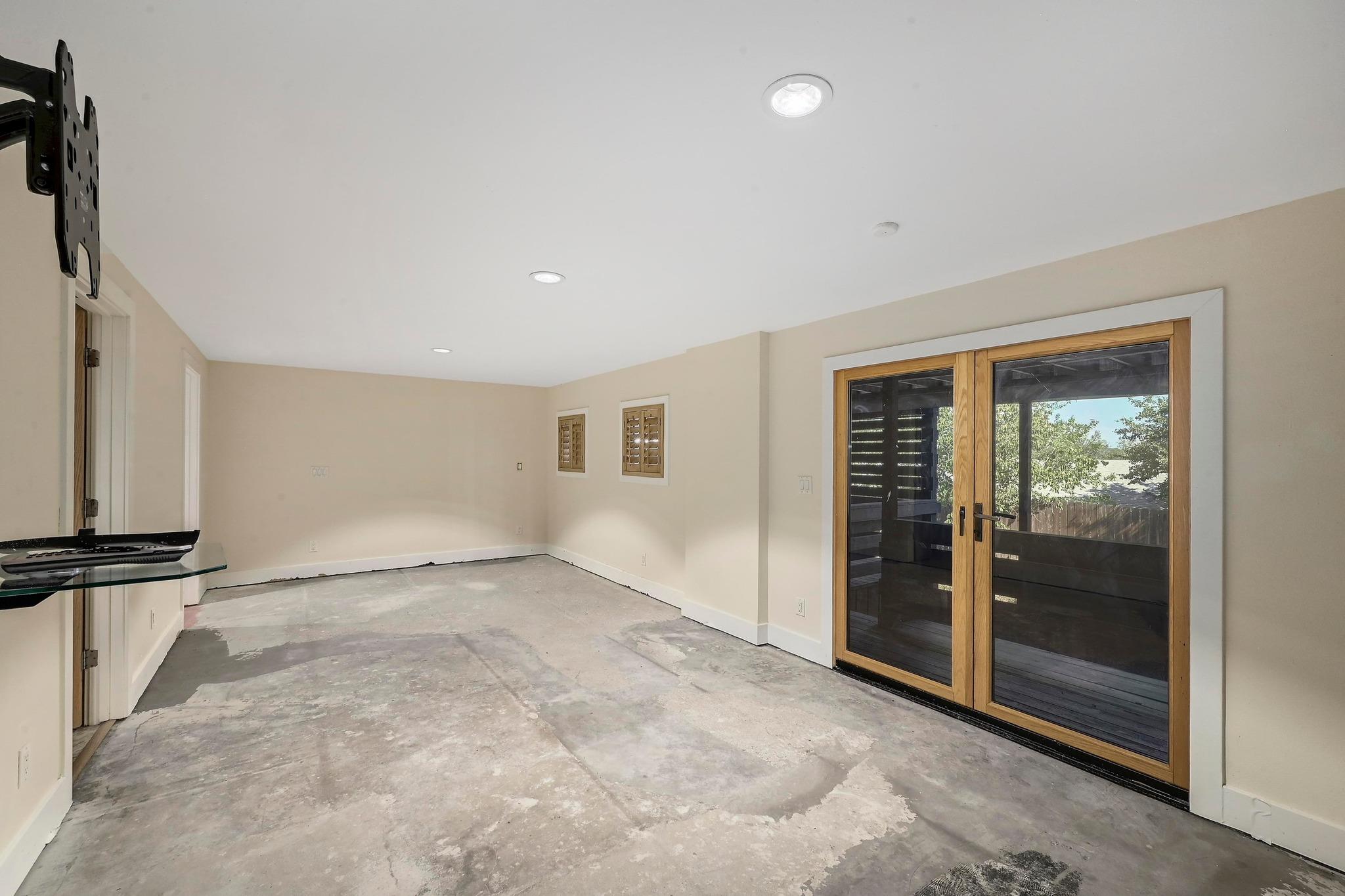 2204 Spring Creek DR