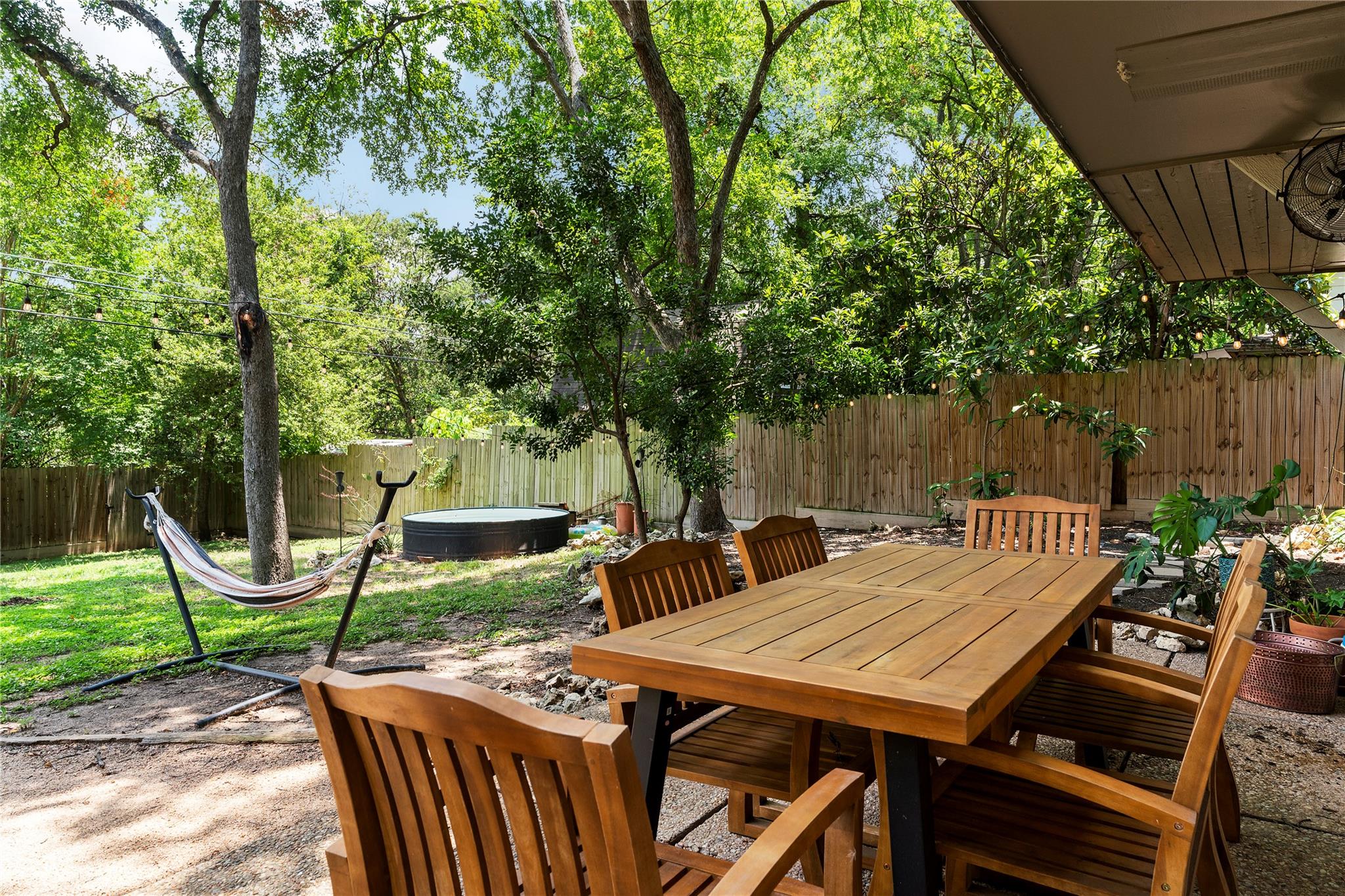 7103 Creighton LN