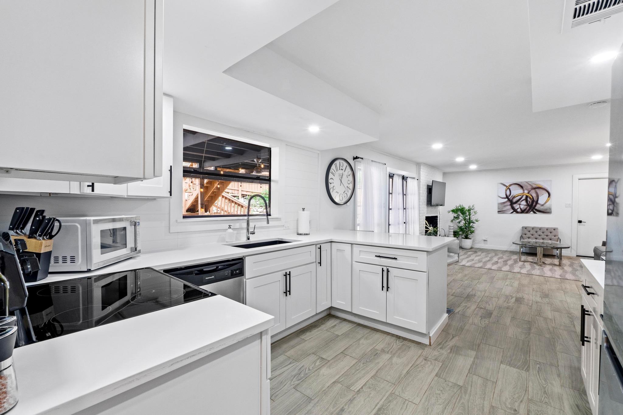 3520 Highland View DR