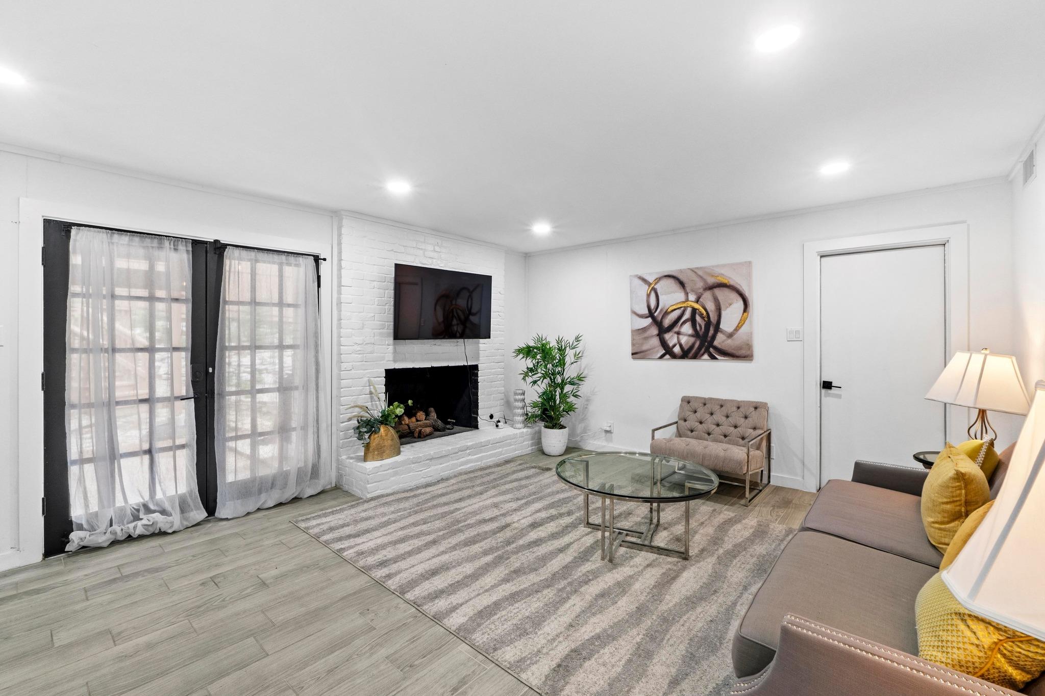 3520 Highland View DR