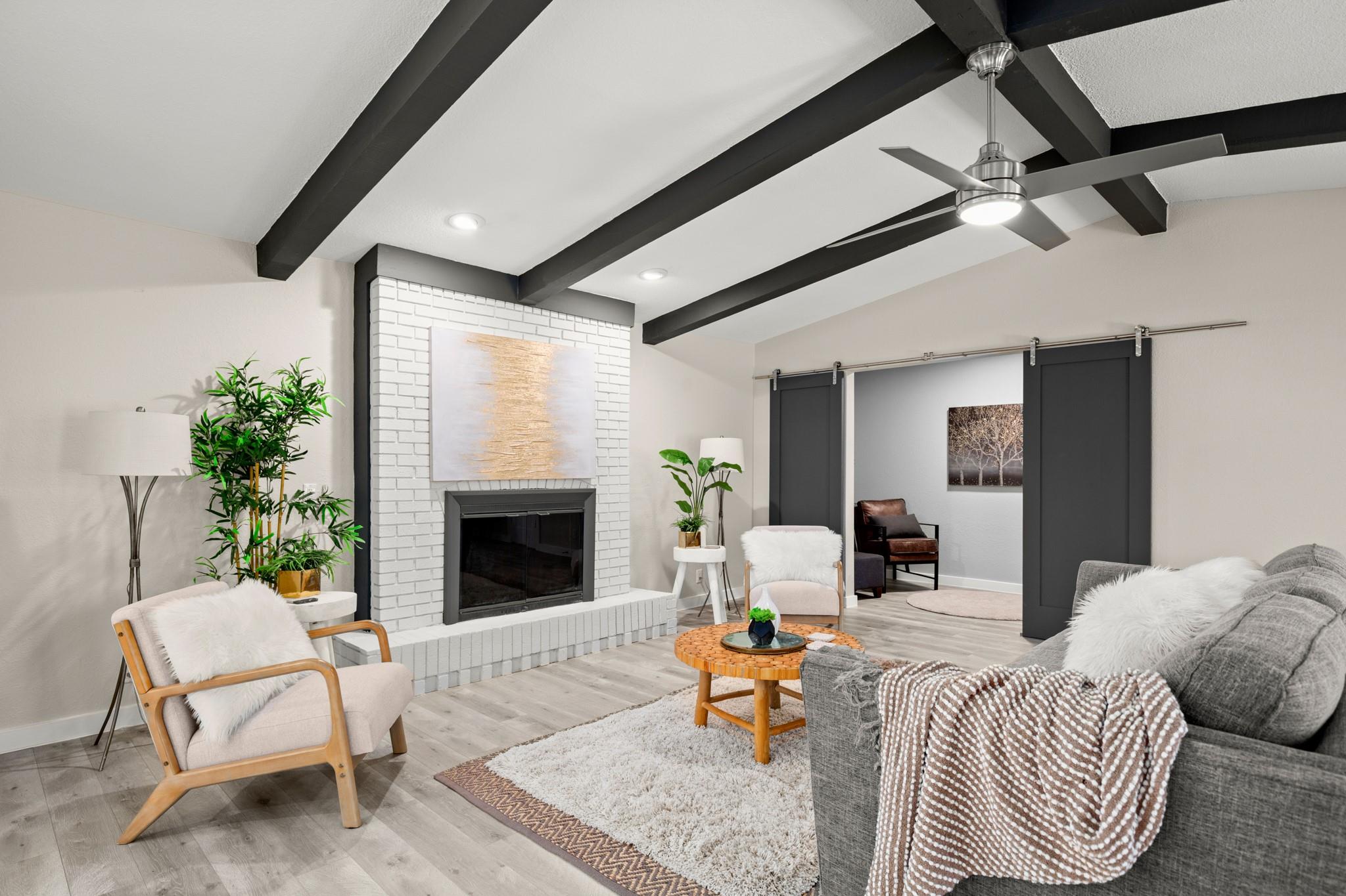 3305 Santa Monica DR