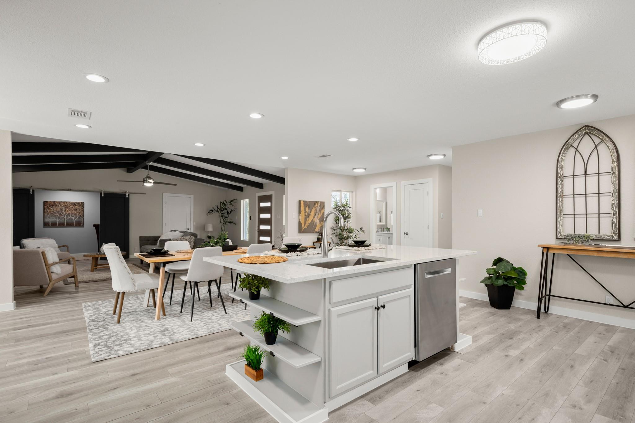 3305 Santa Monica DR