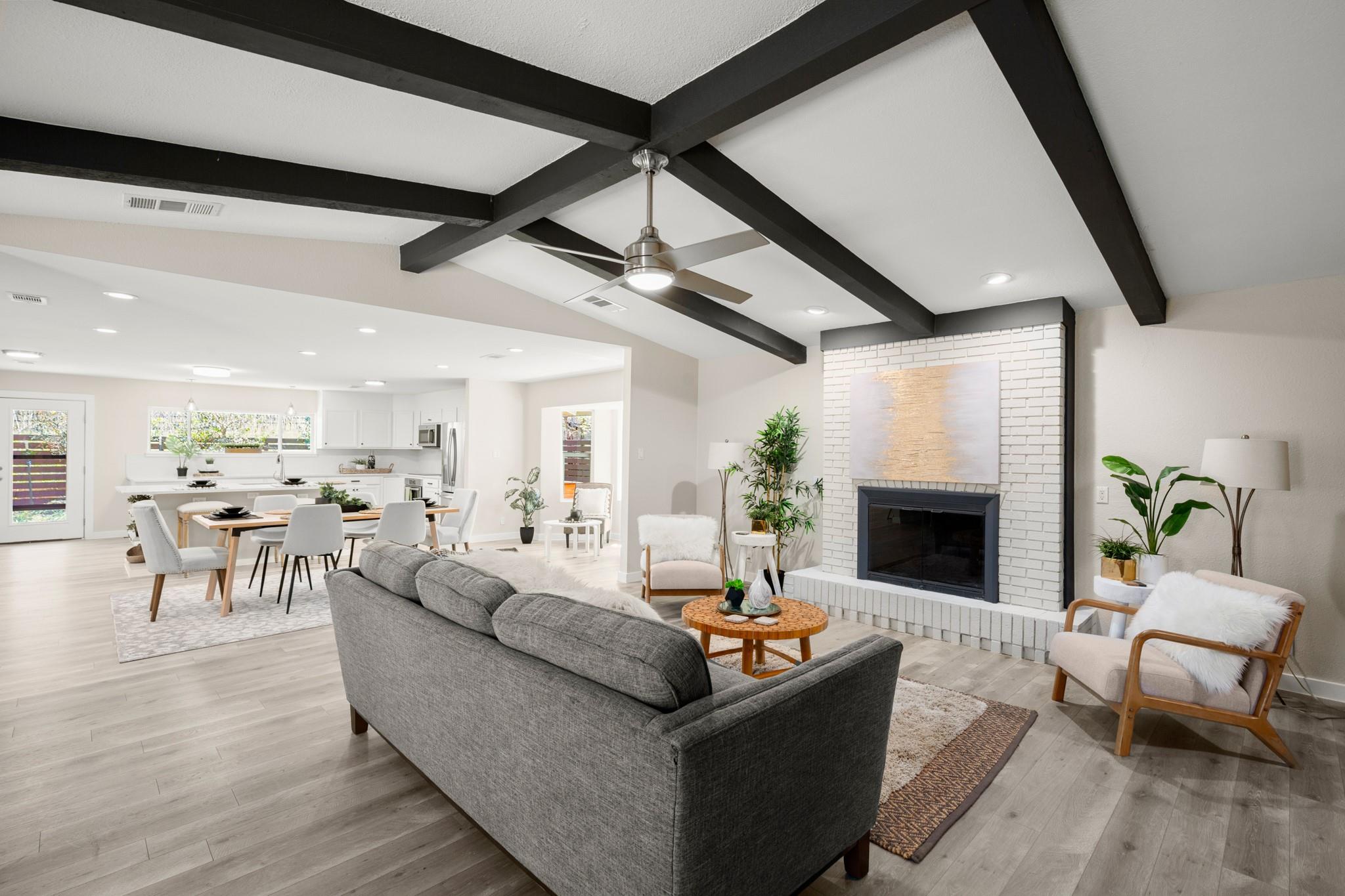 3305 Santa Monica DR