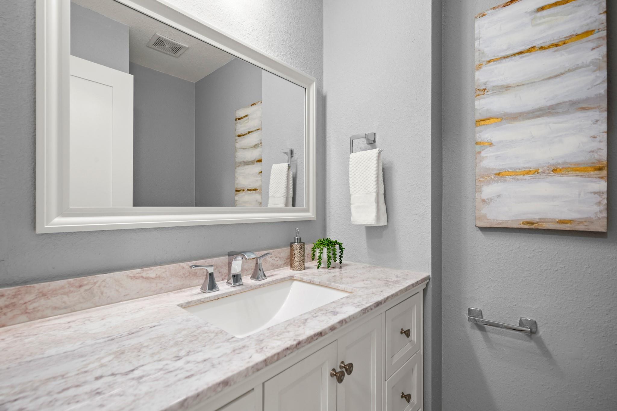3305 Santa Monica DR