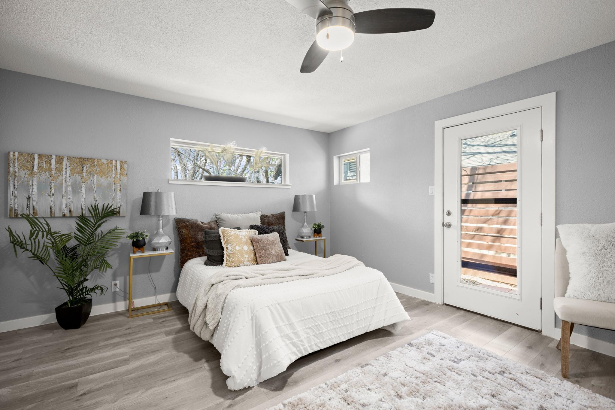3305 Santa Monica DR