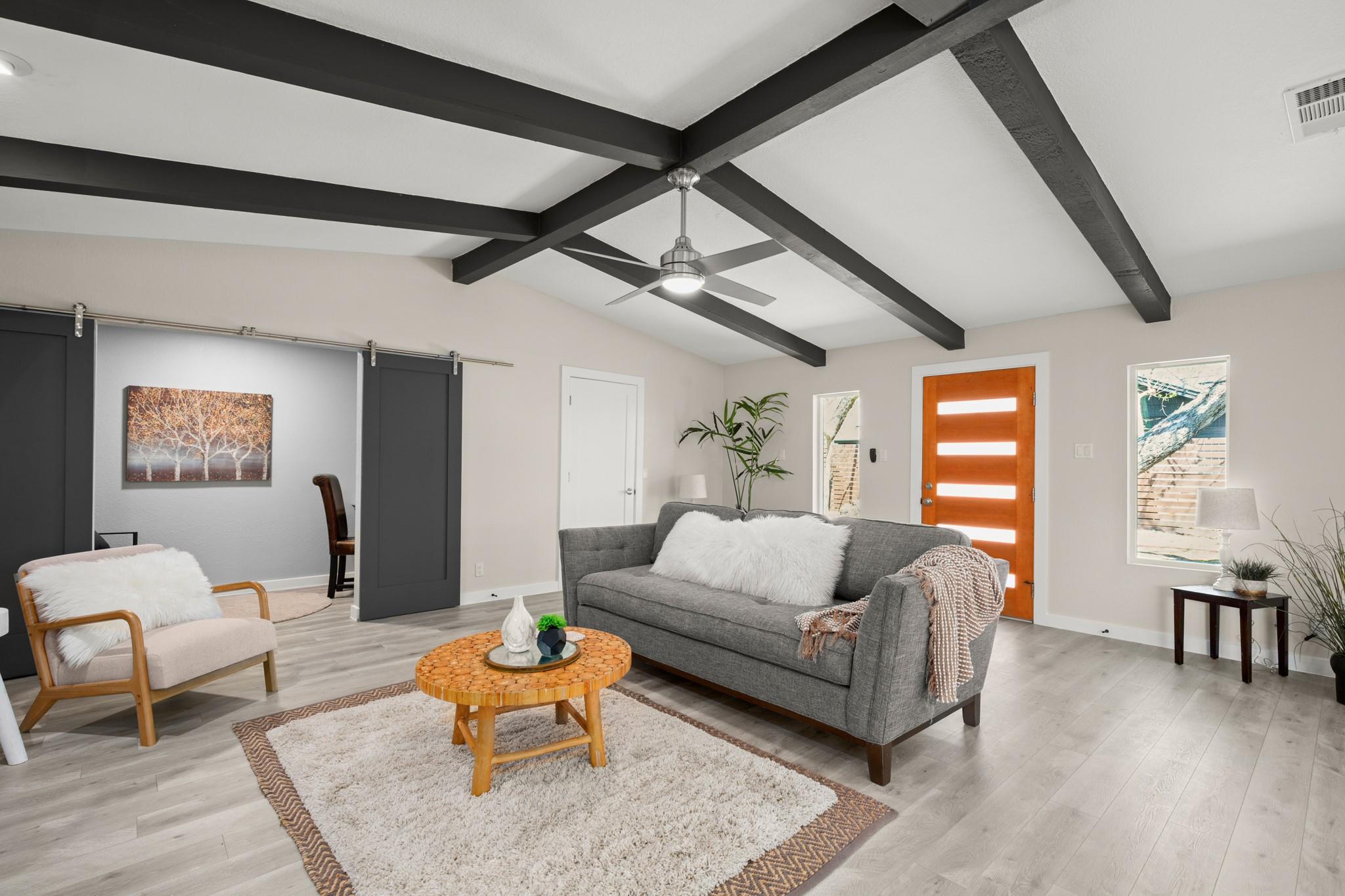 3305 Santa Monica DR
