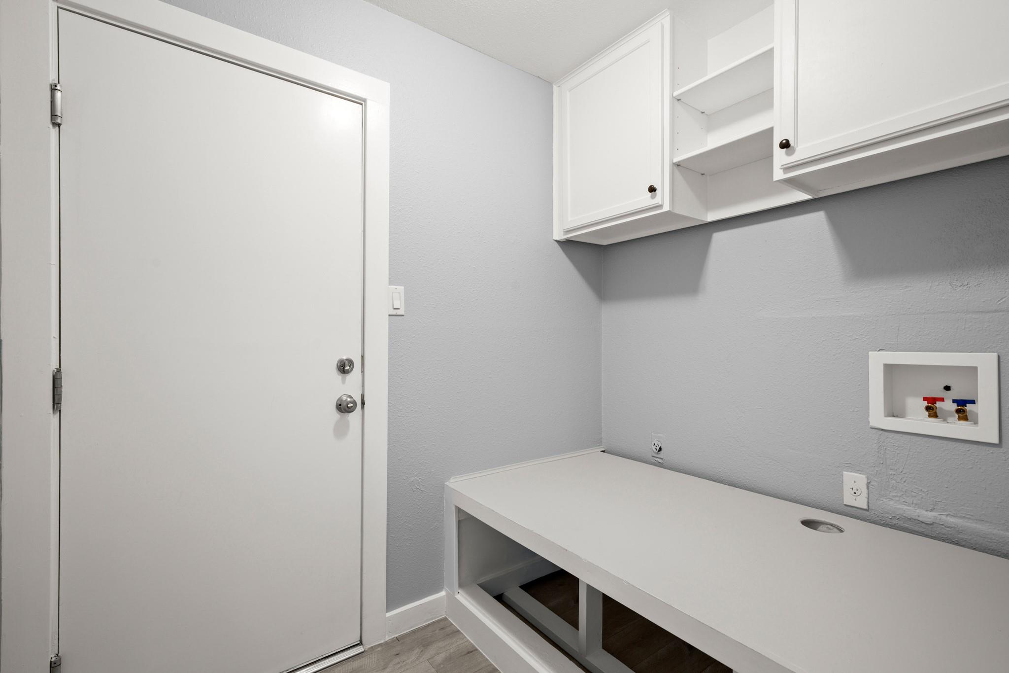 3305 Santa Monica DR
