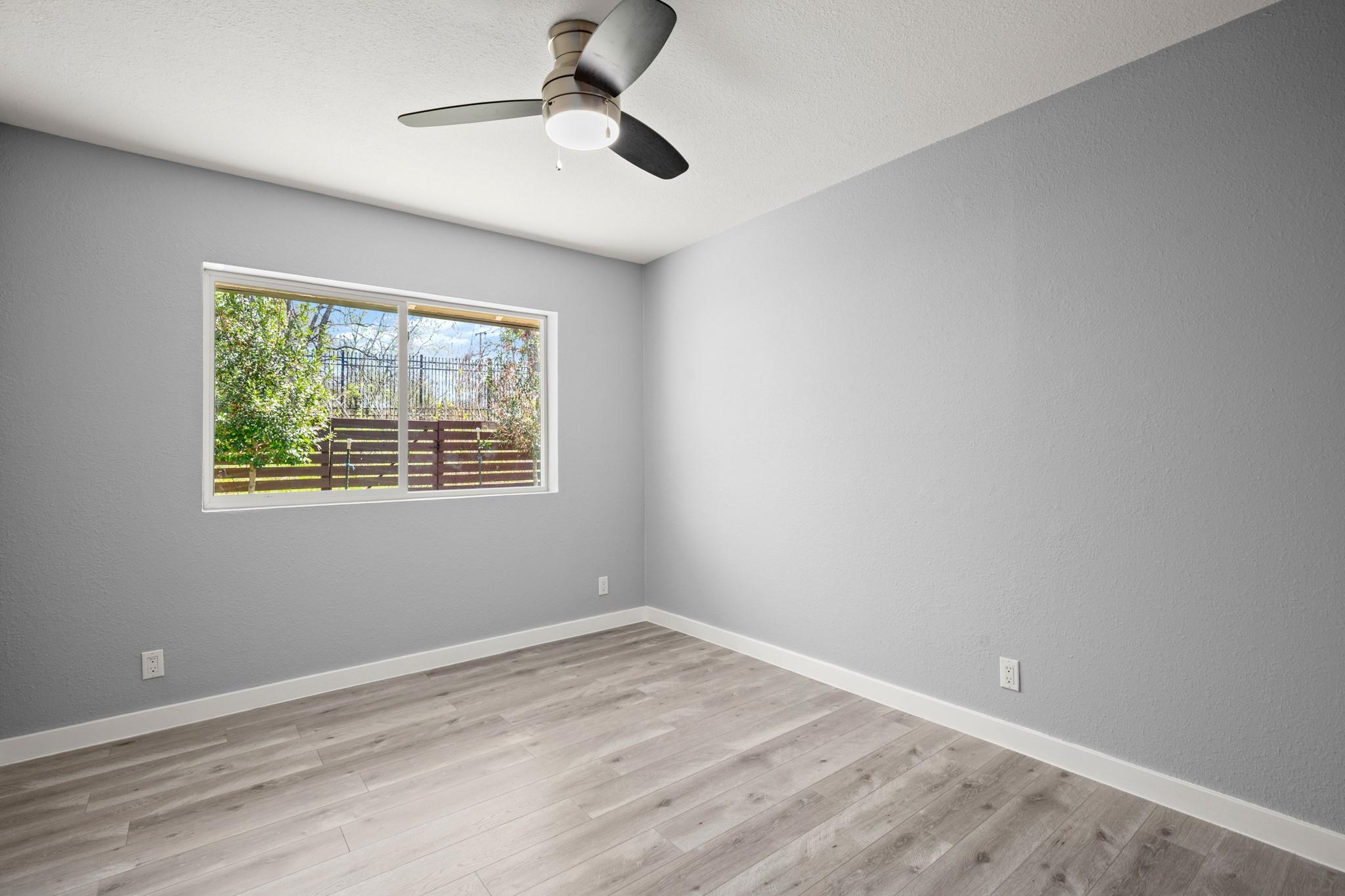 3305 Santa Monica DR