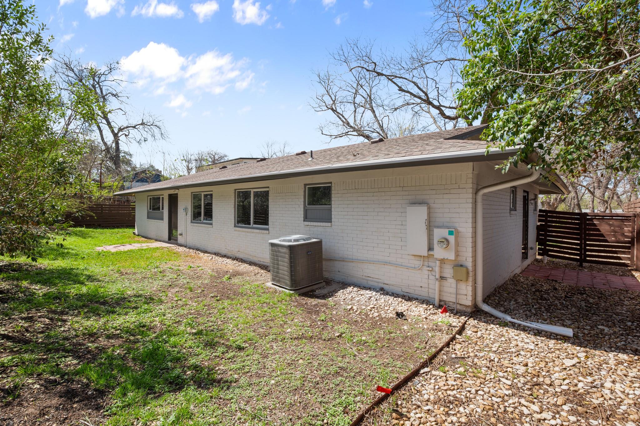 3305 Santa Monica DR