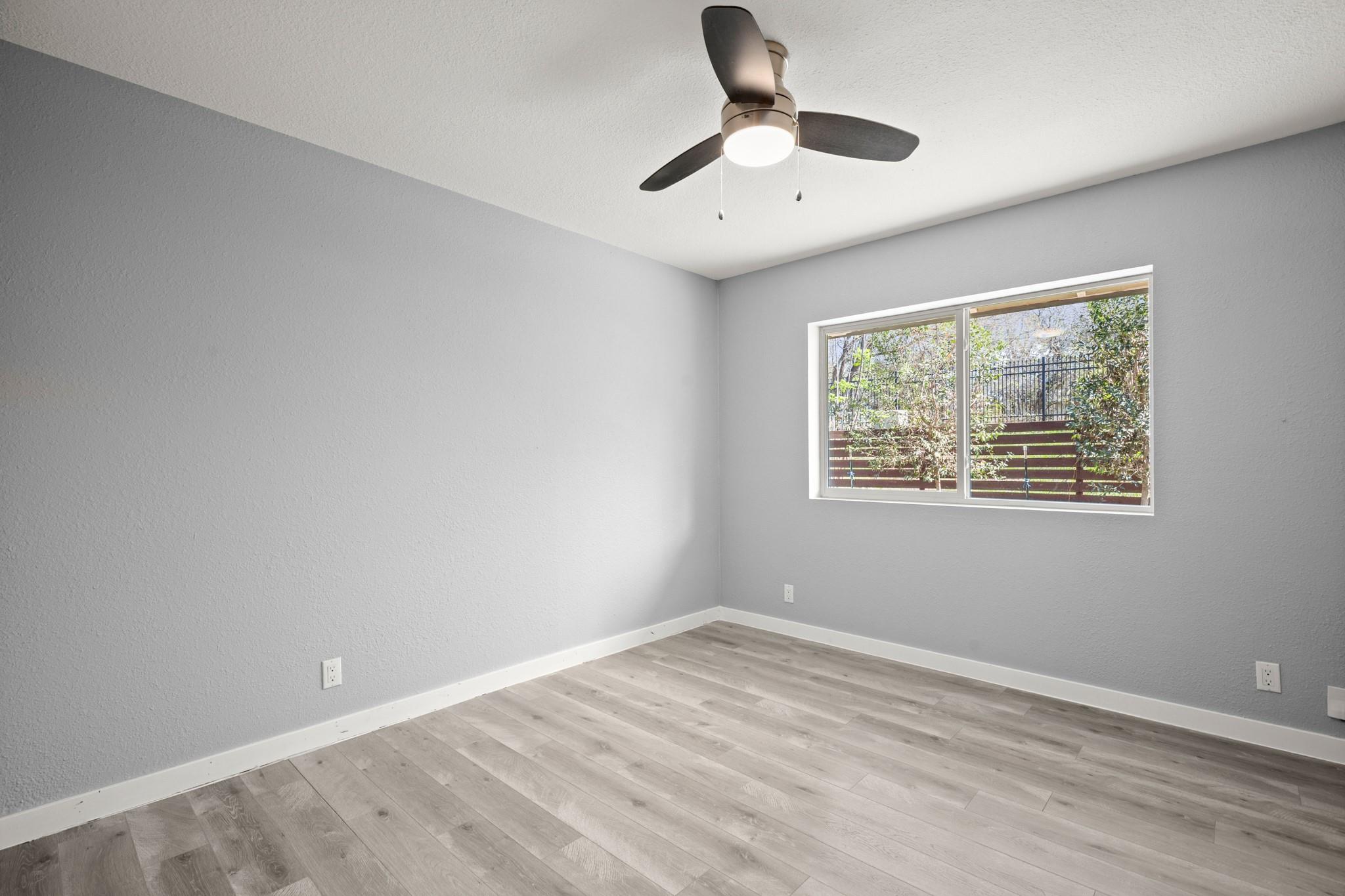 3305 Santa Monica DR