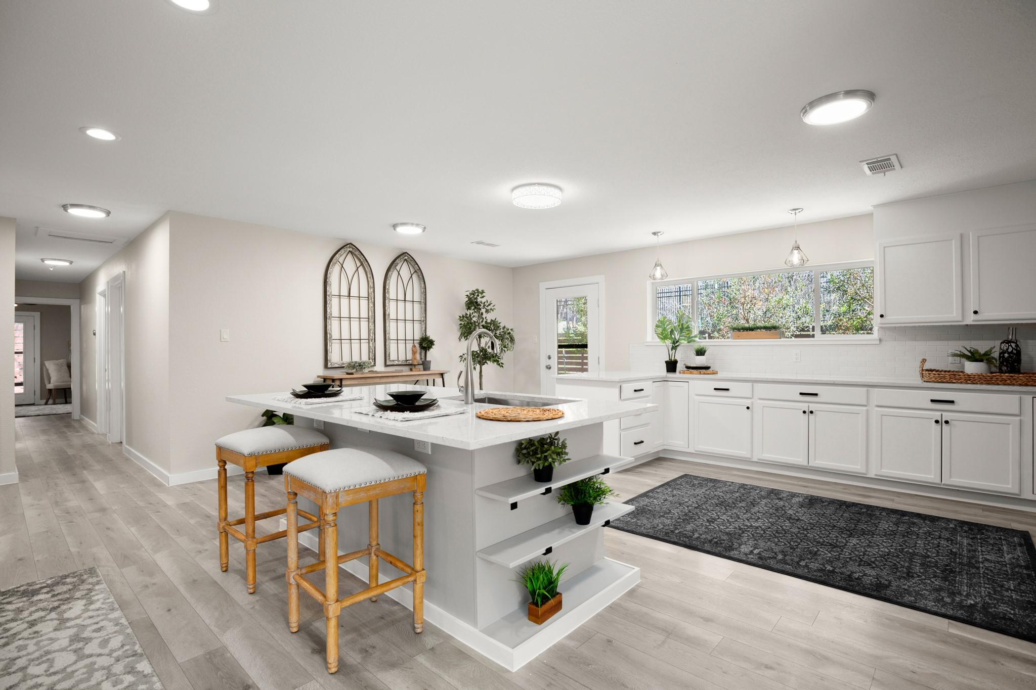 3305 Santa Monica DR