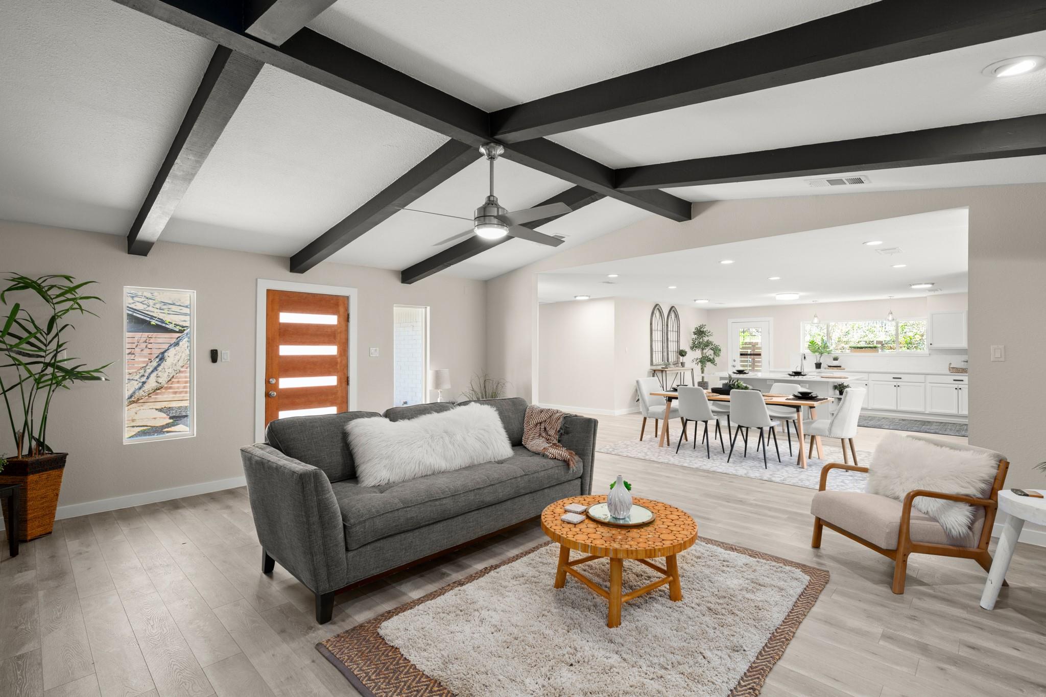 3305 Santa Monica DR