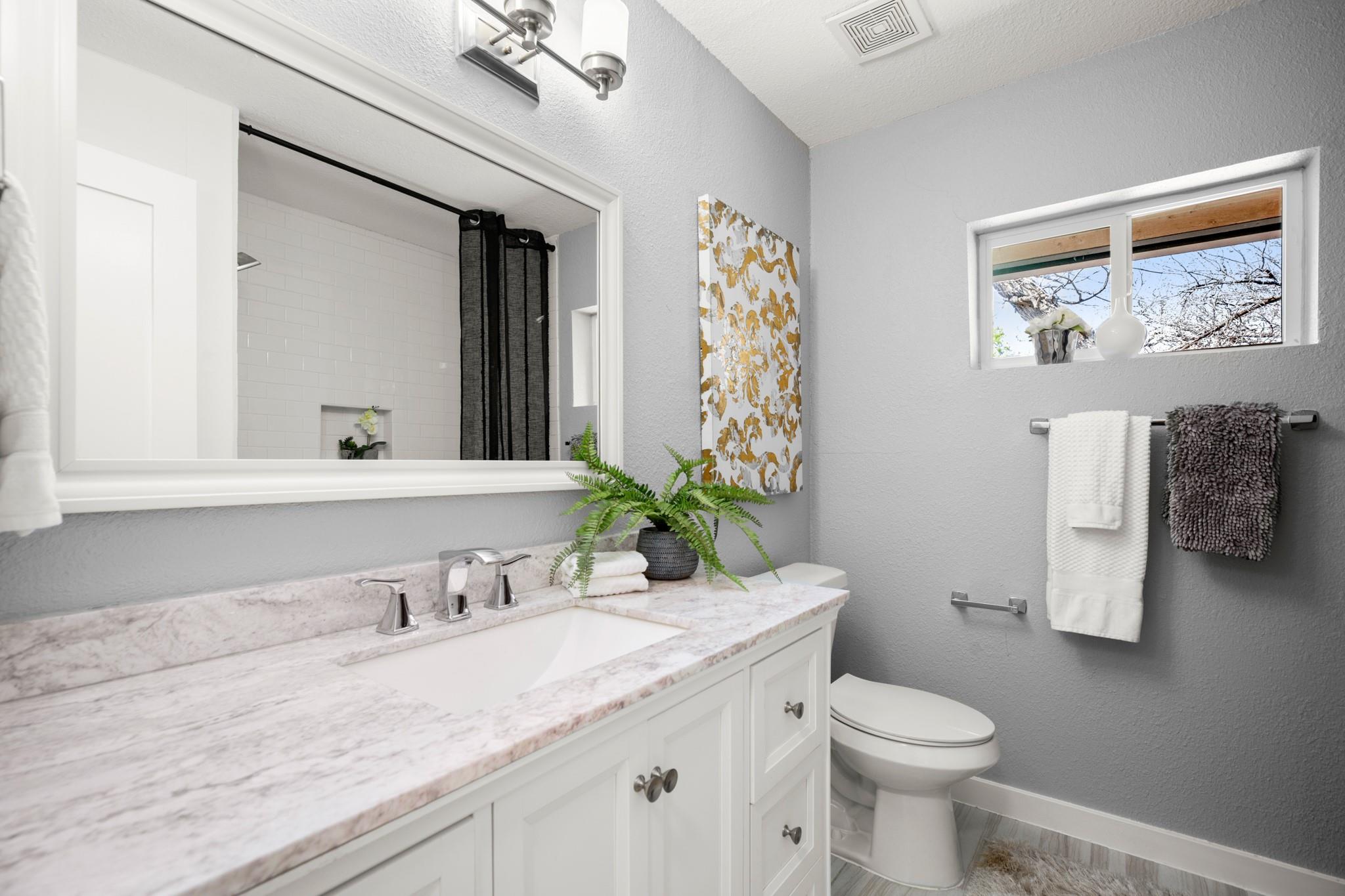 3305 Santa Monica DR