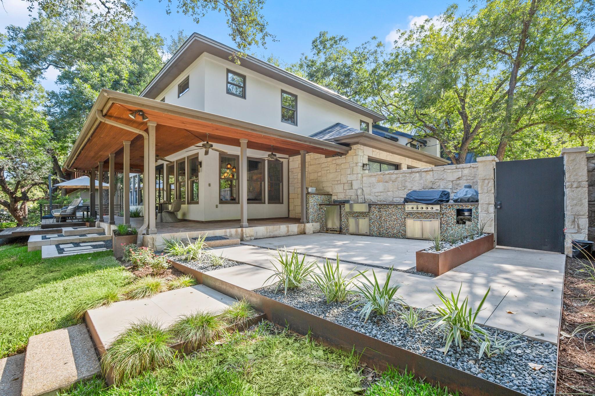 418 Crockett ST