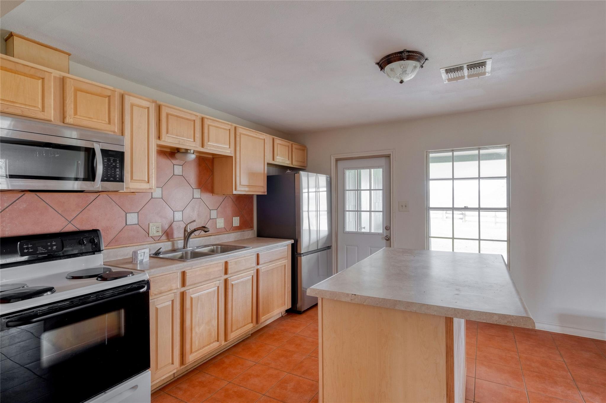 103 Robin LN