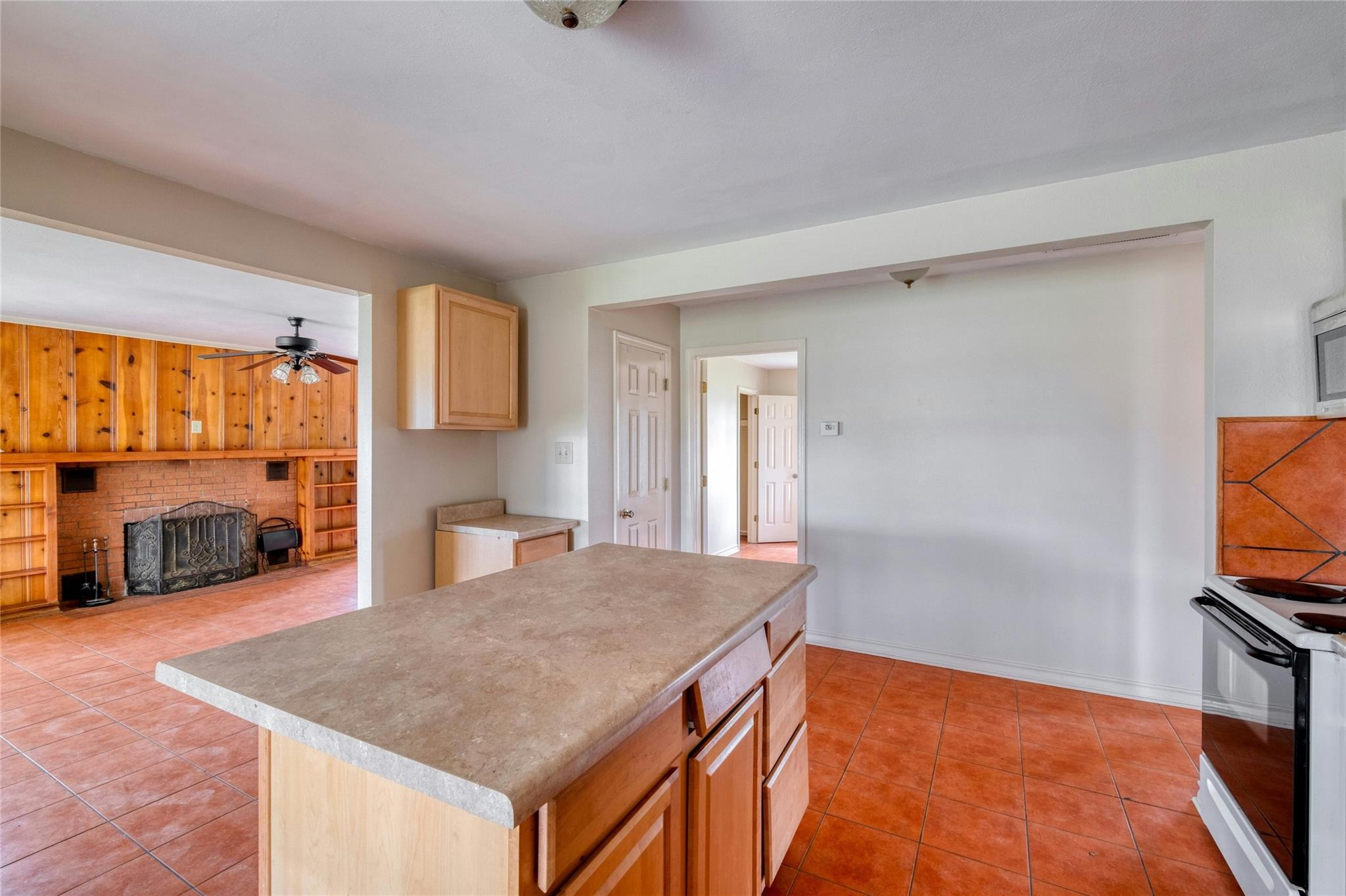 103 Robin LN