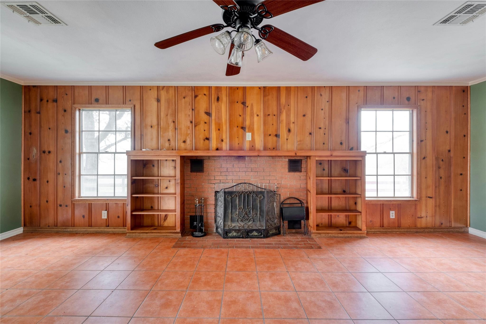 103 Robin LN