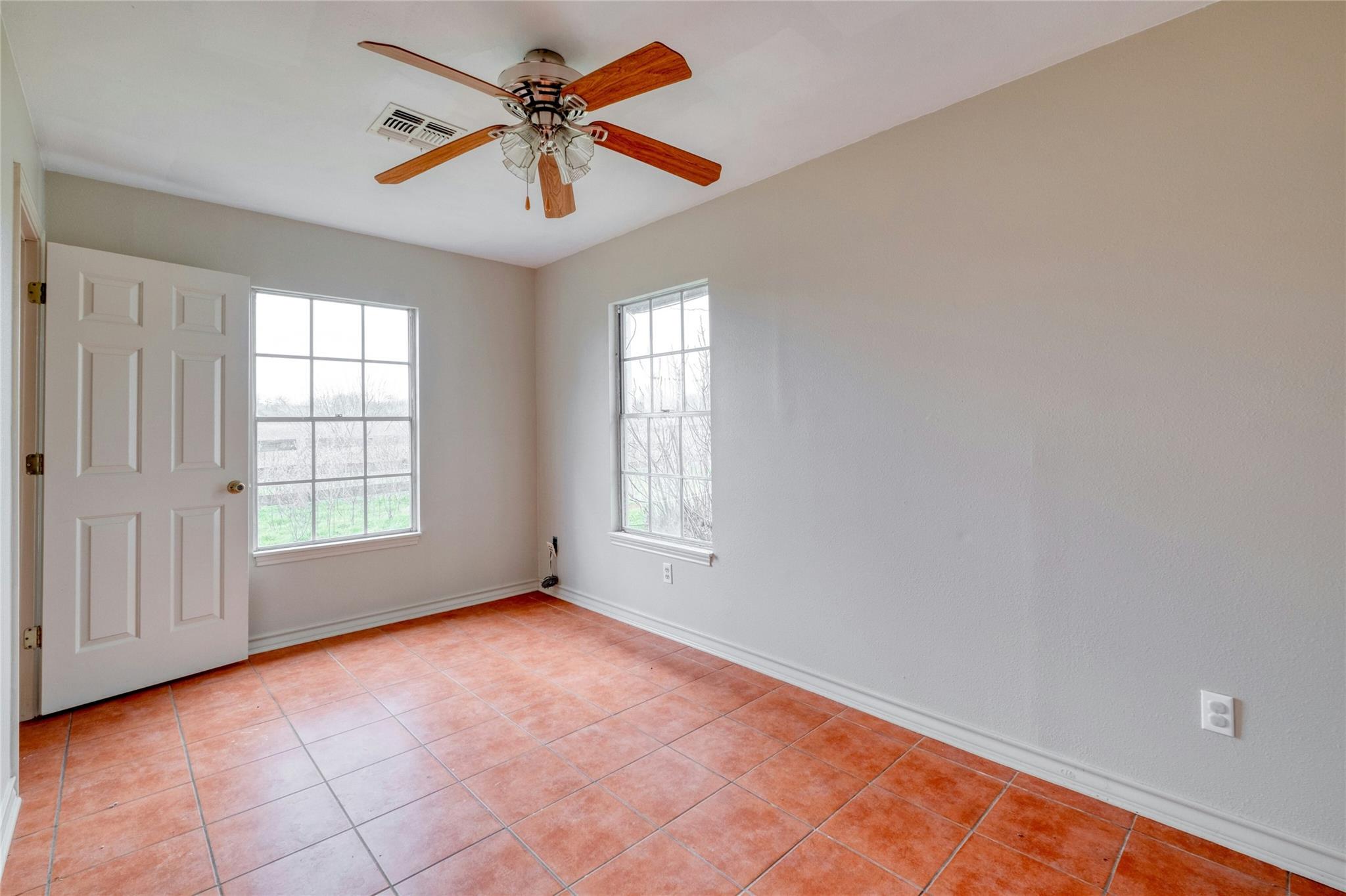 103 Robin LN