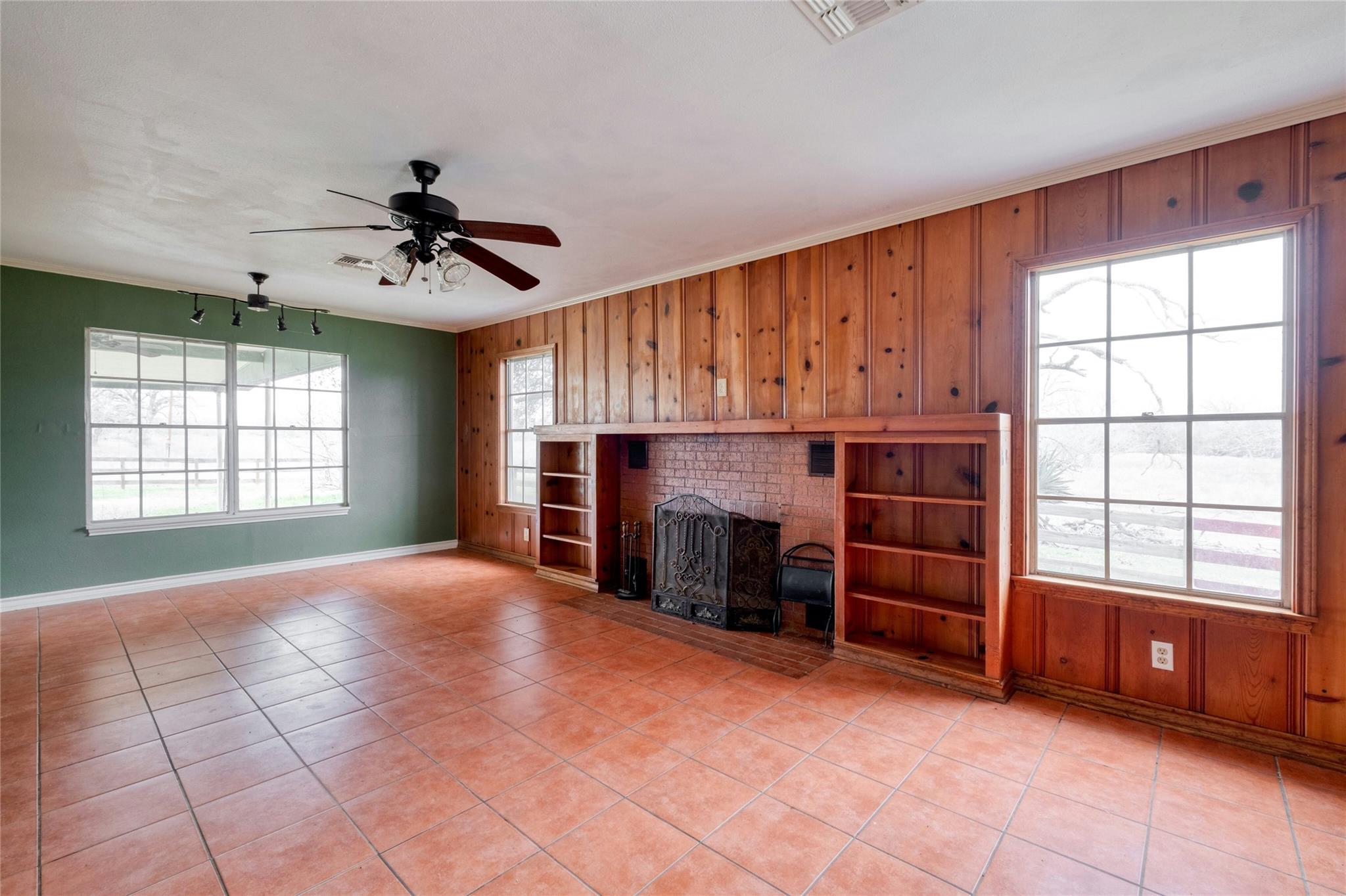 103 Robin LN