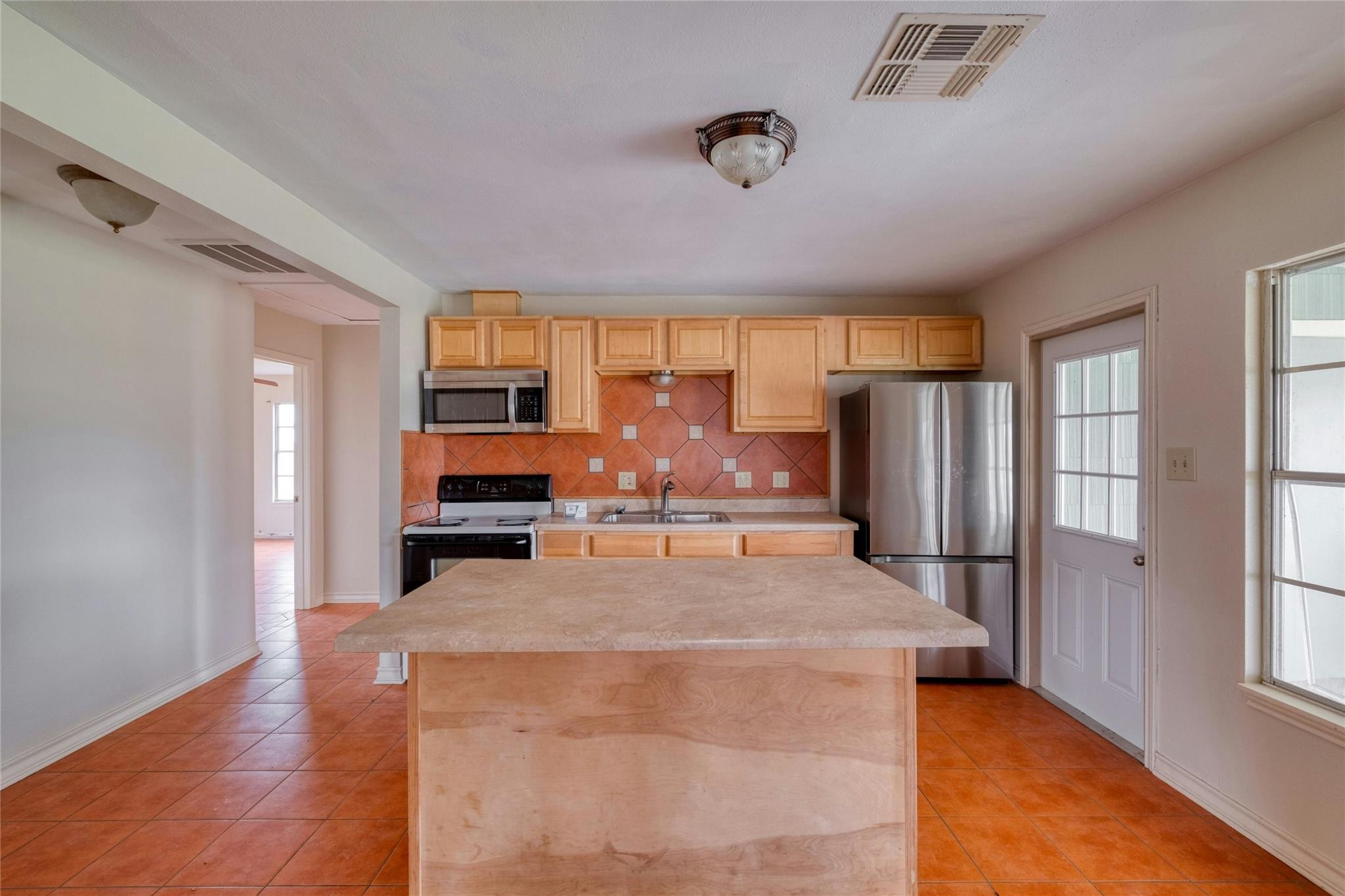 103 Robin LN