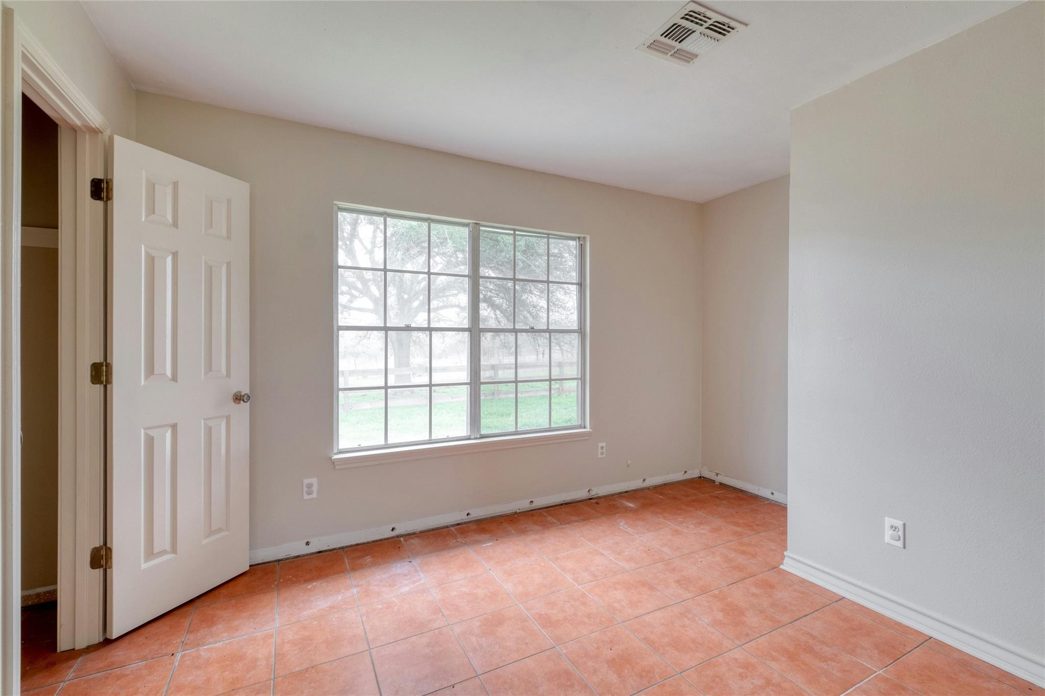 103 Robin LN