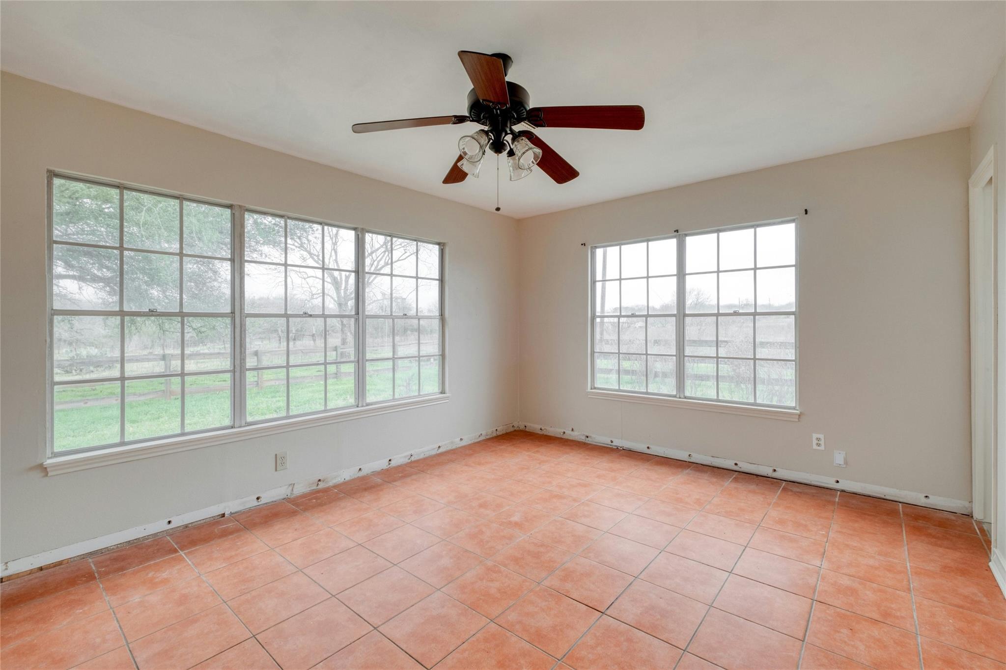 103 Robin LN