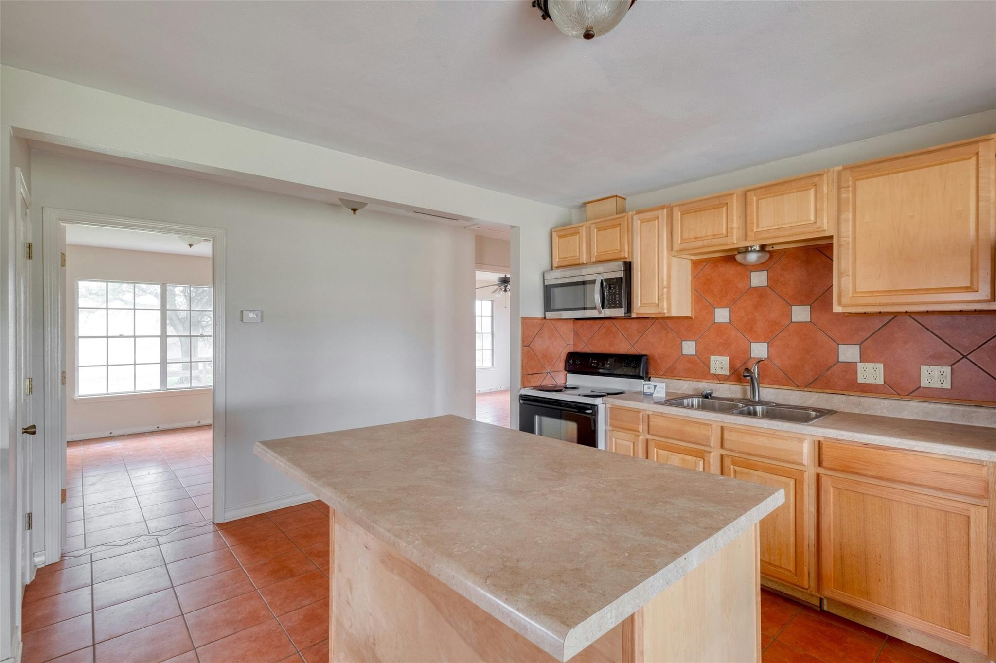 103 Robin LN
