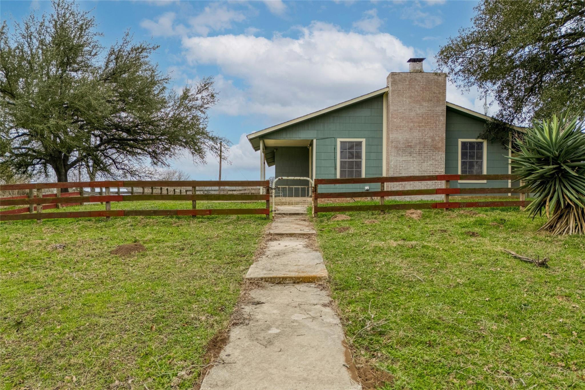 103 Robin LN