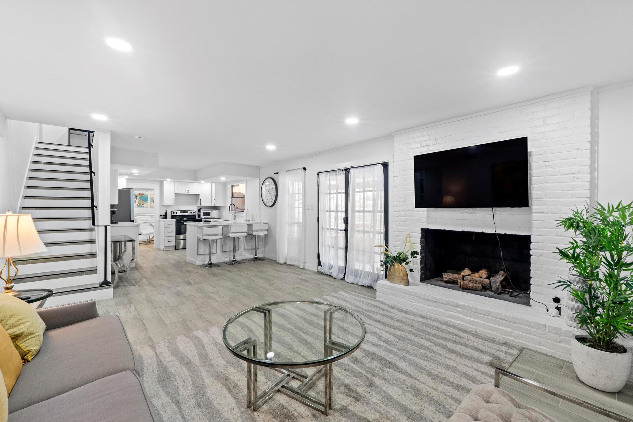 3520 Highland View DR