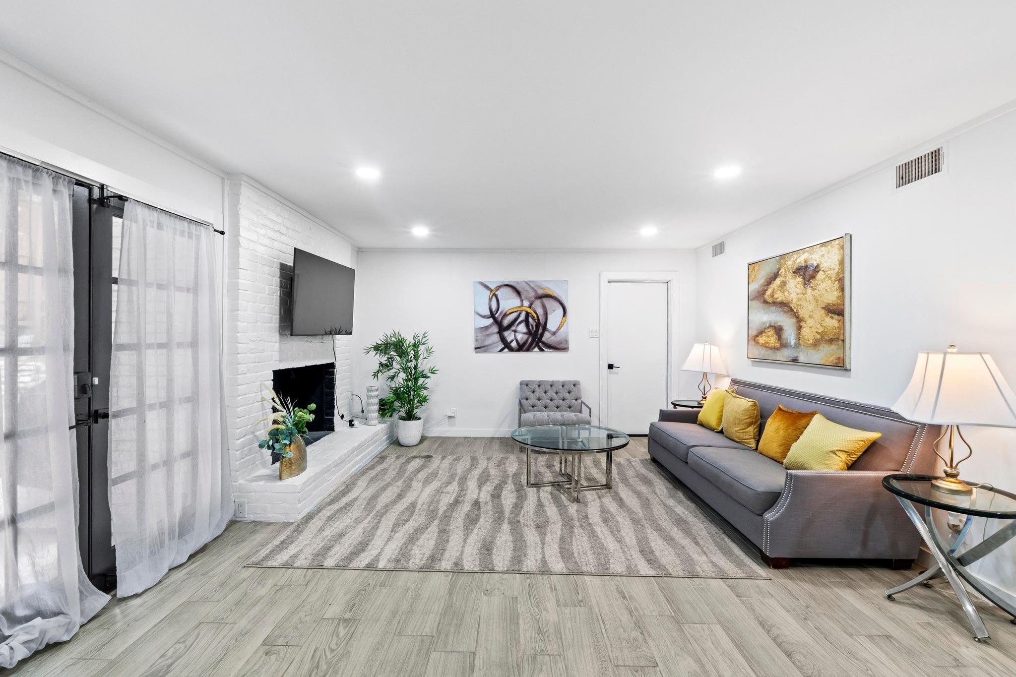 3520 Highland View DR