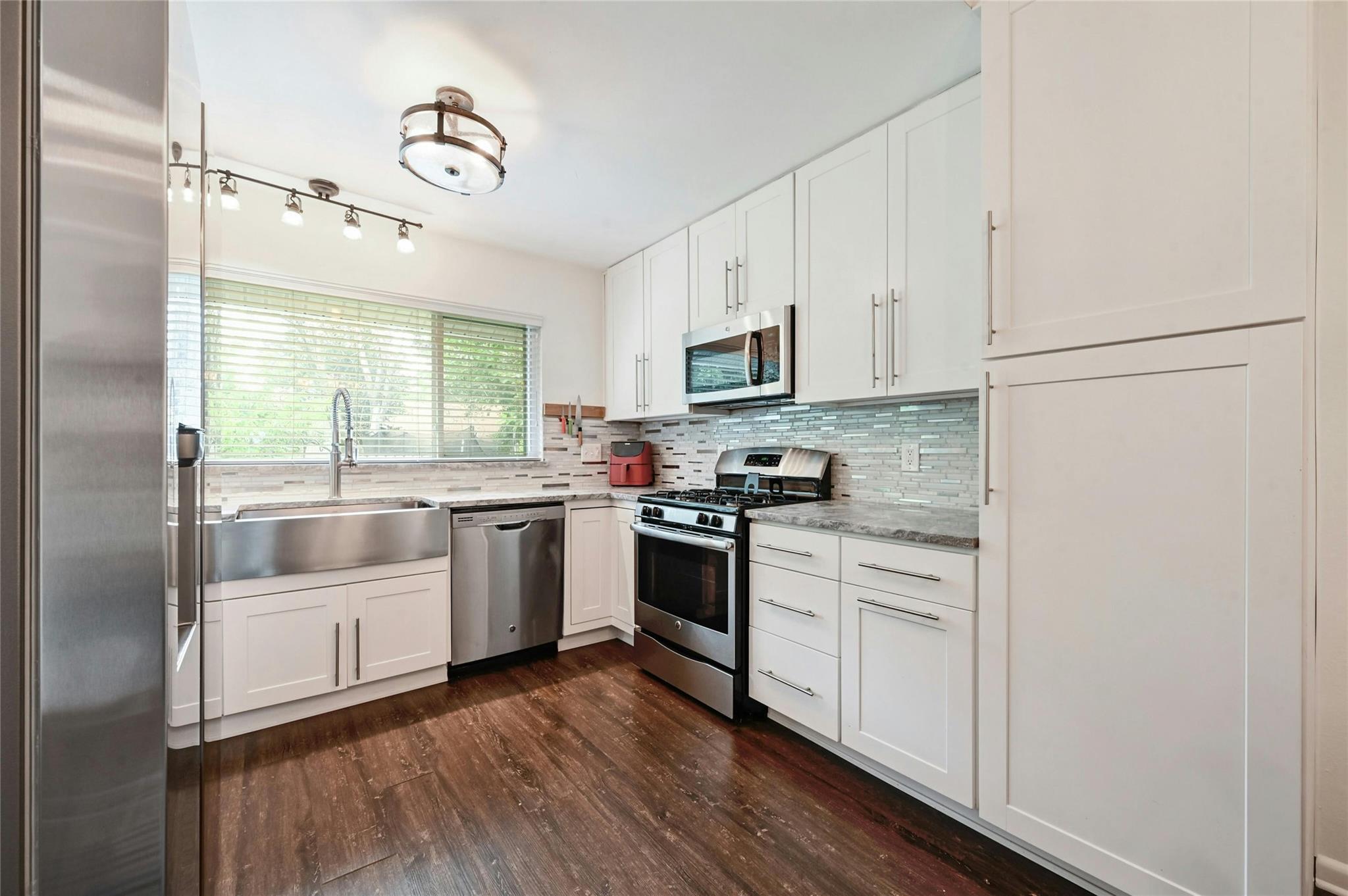 607 Old Stone RD