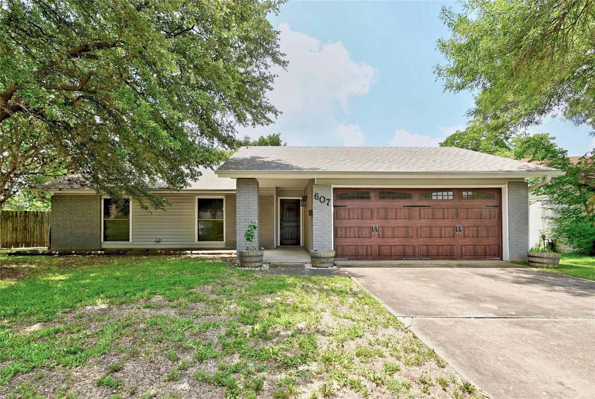 607 Old Stone RD