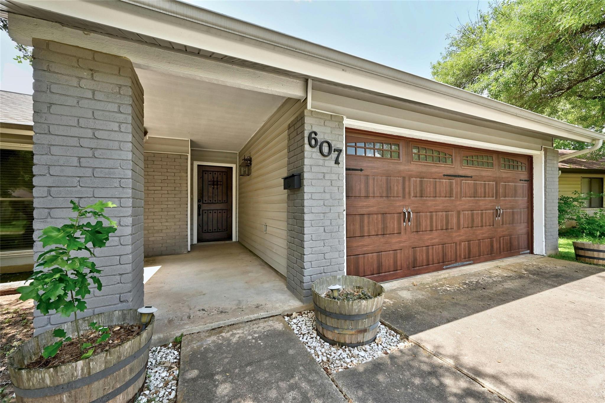 607 Old Stone RD