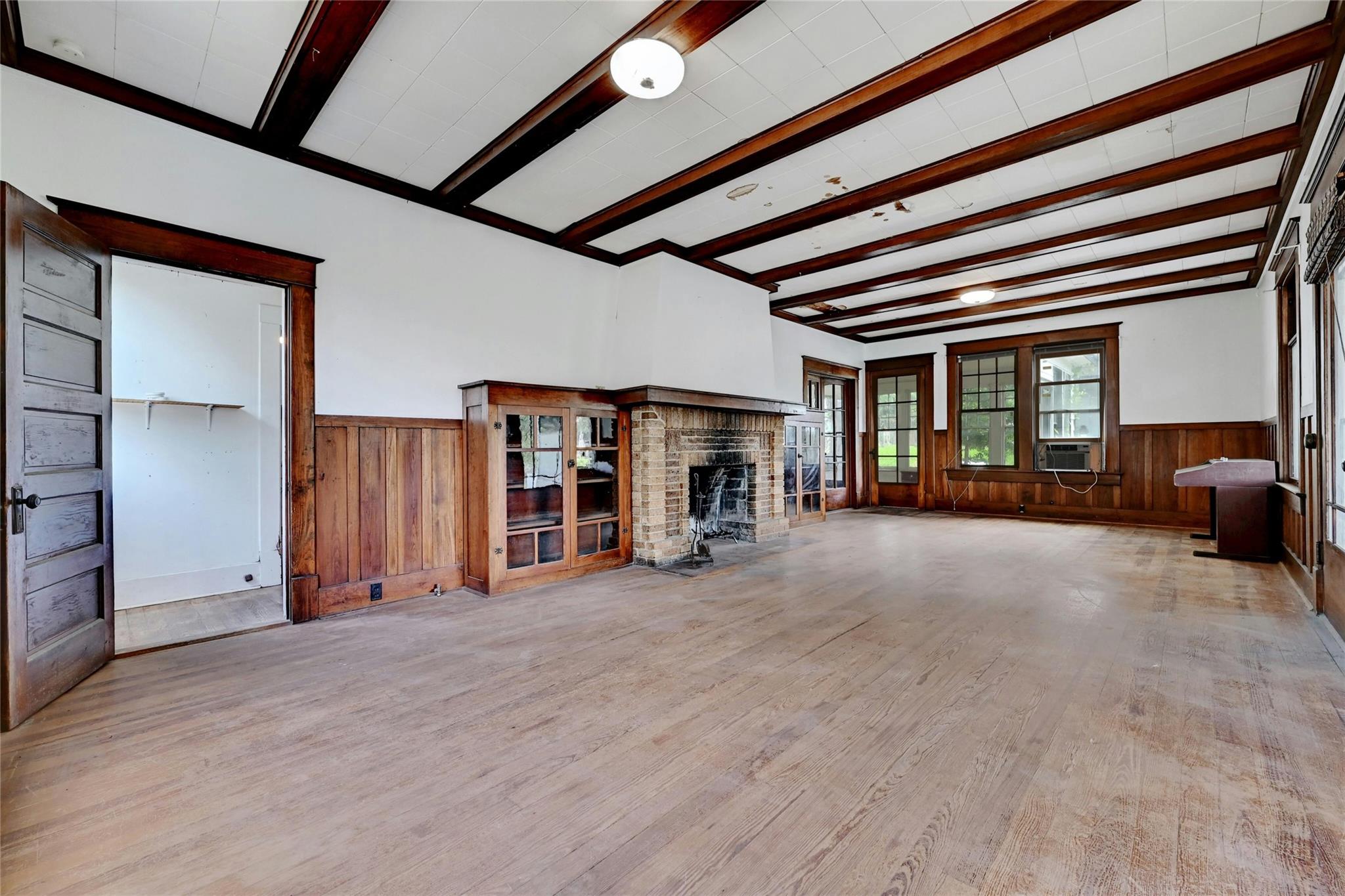 1109 Travis Height BLVD