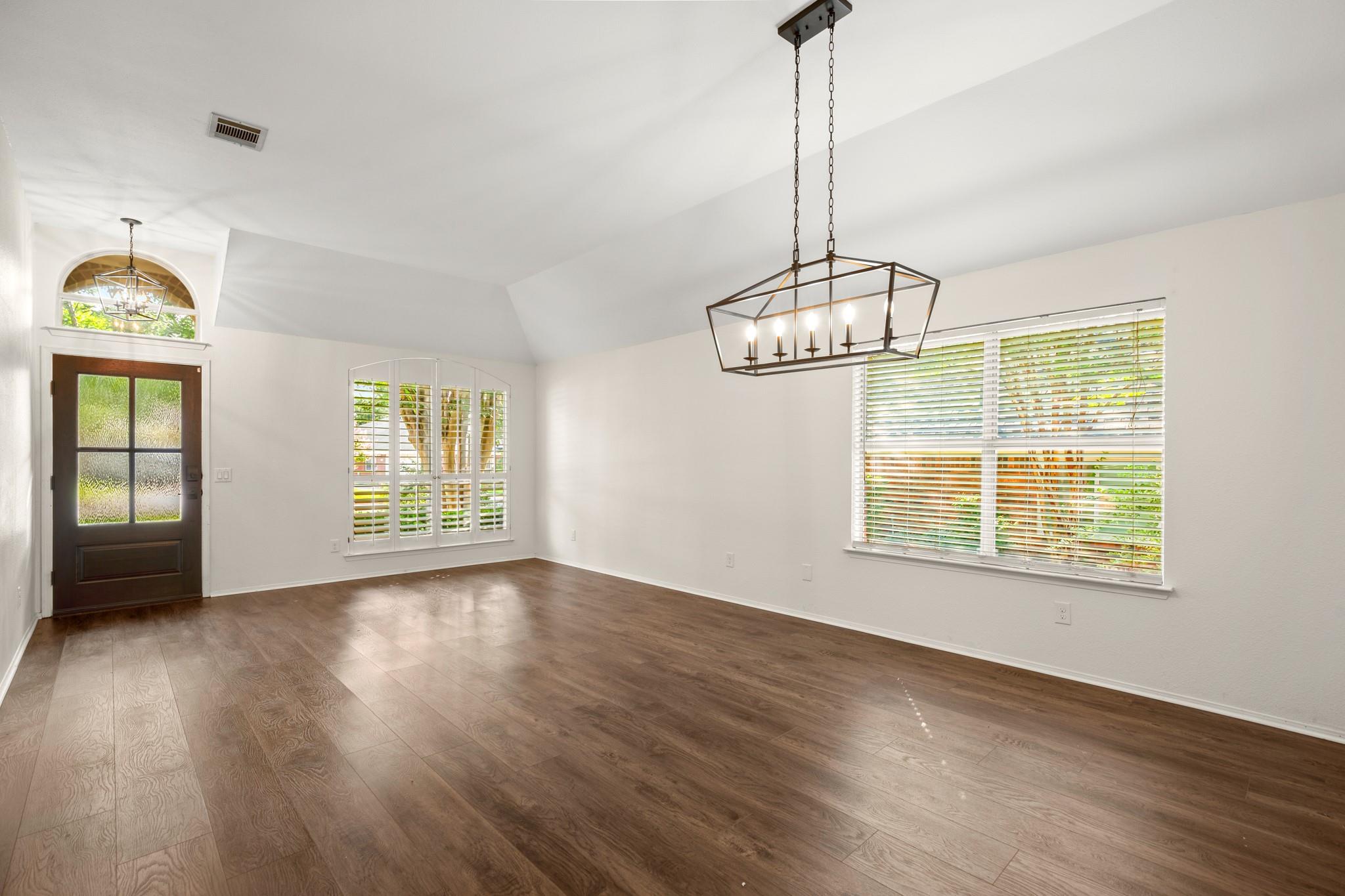 10807 Pinkney LN