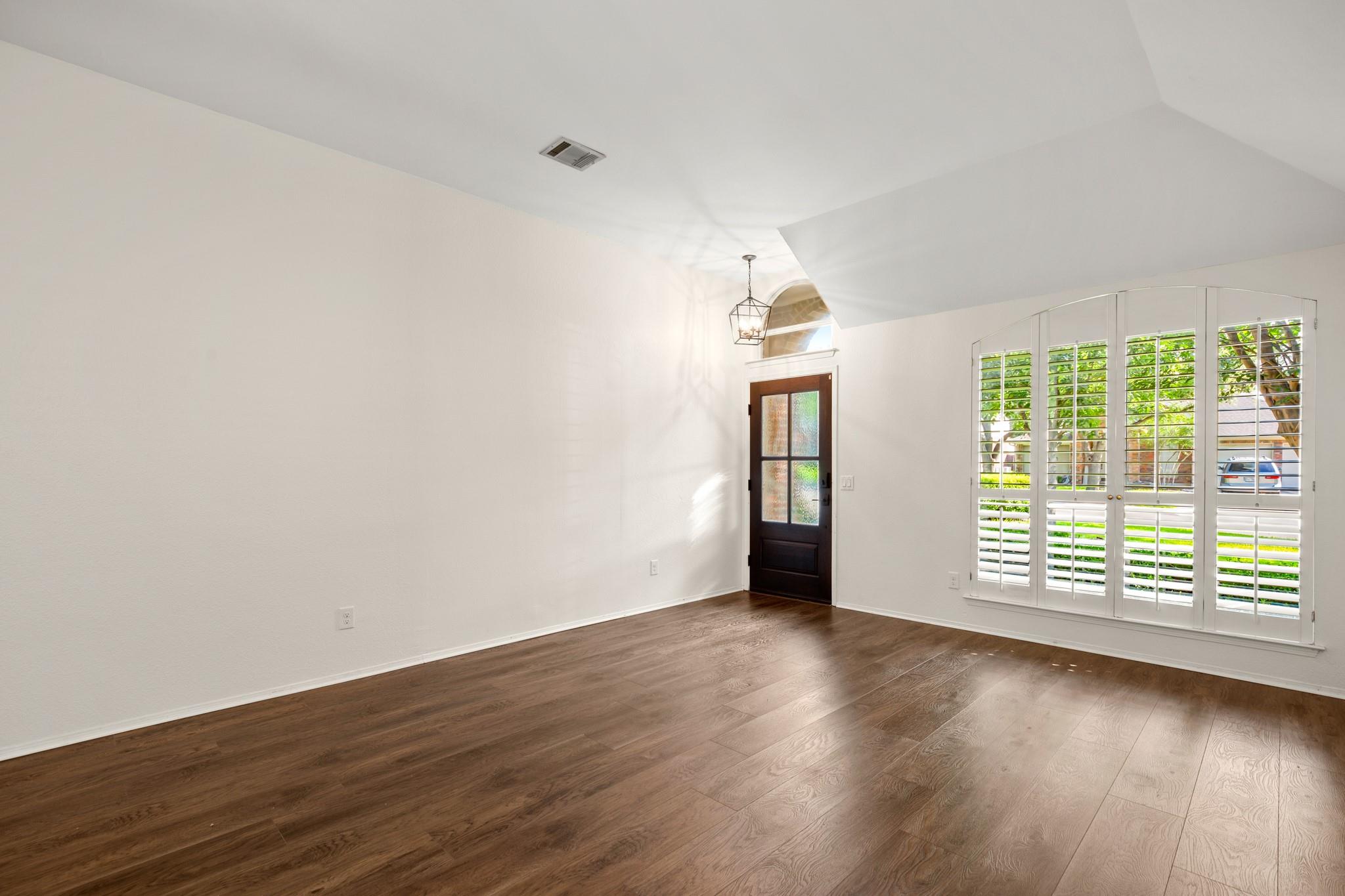 10807 Pinkney LN