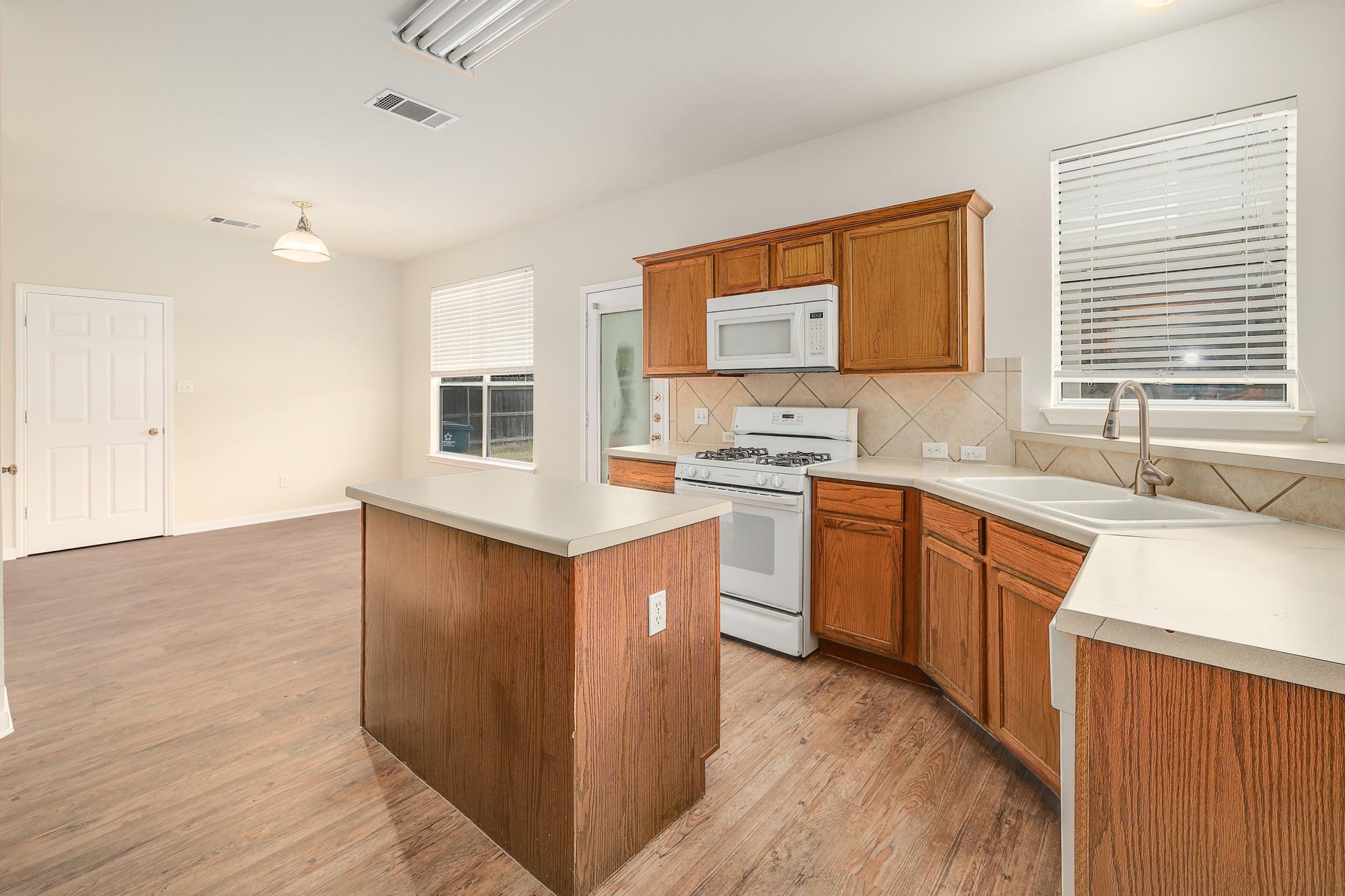 102 Chandler Pointe LOOP