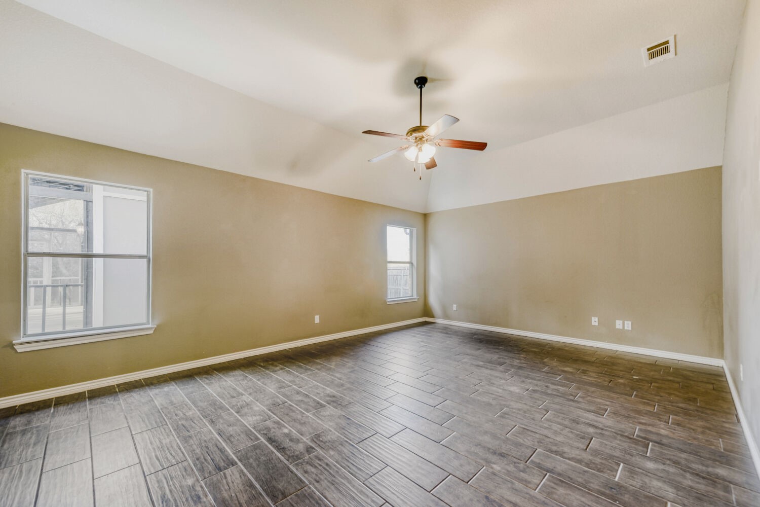 104 Lyndsey Court