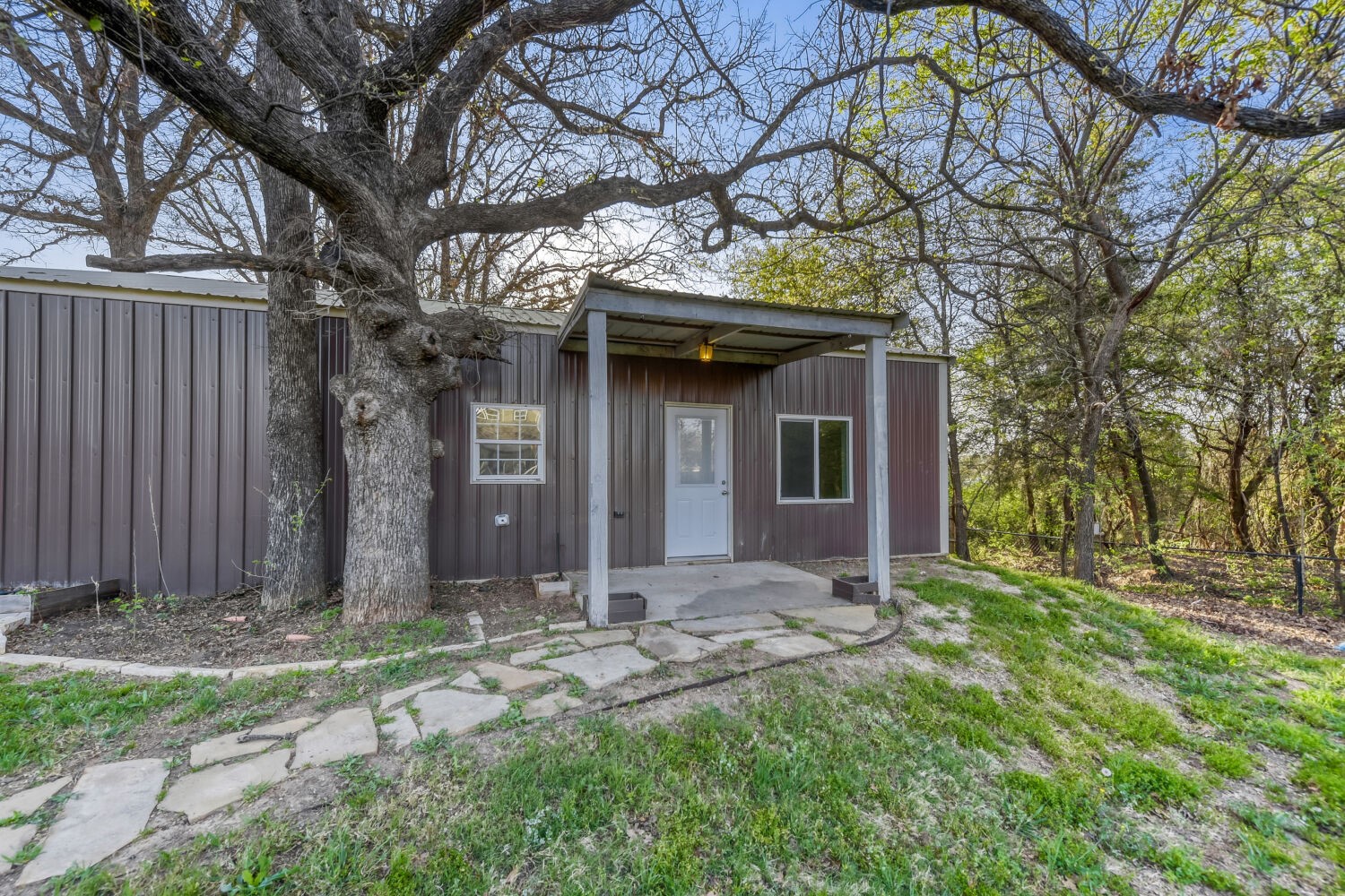 104 Lyndsey Court