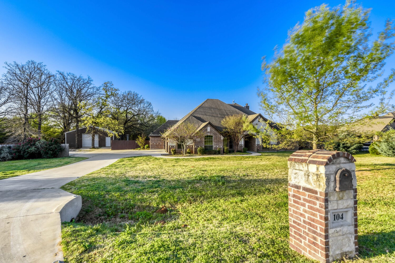 104 Lyndsey Court