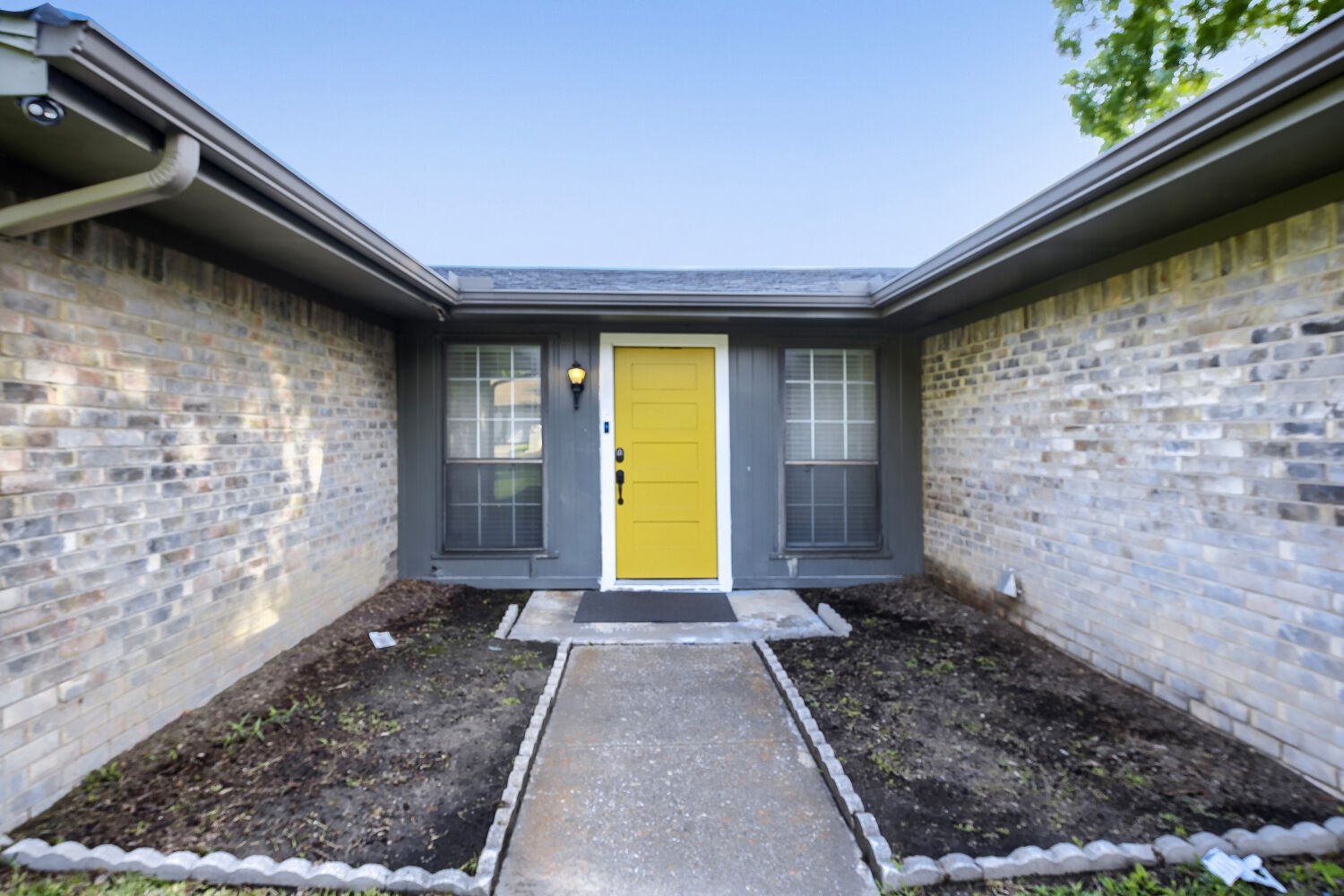 8437 Glenann Drive