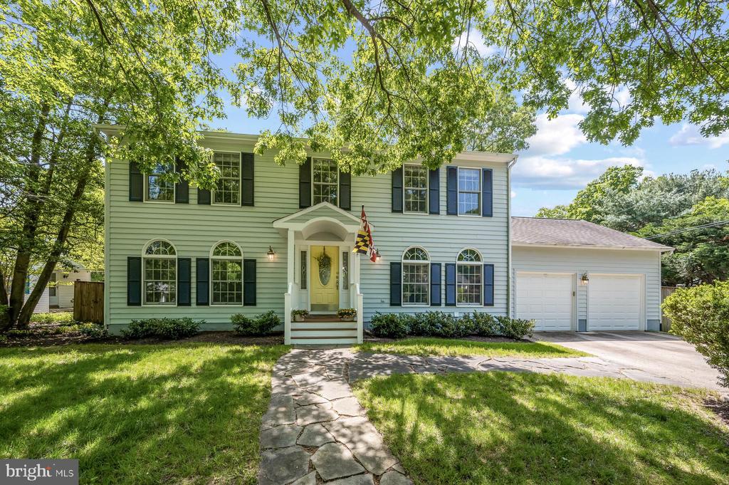1307 LLOYD COURT