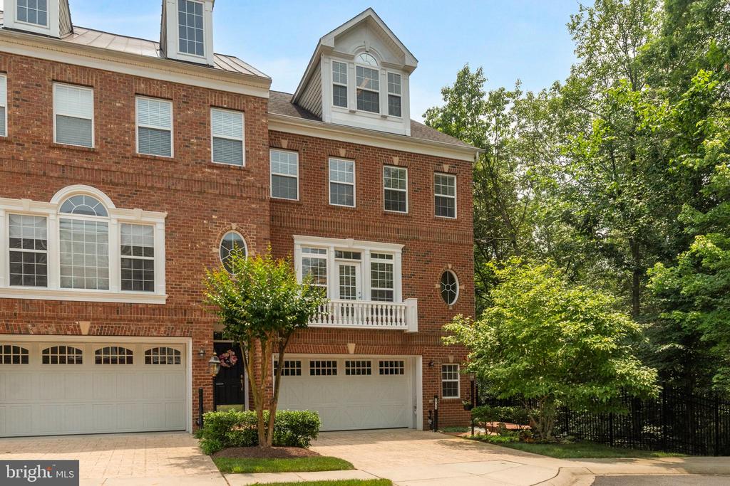 2735 CABERNET LANE