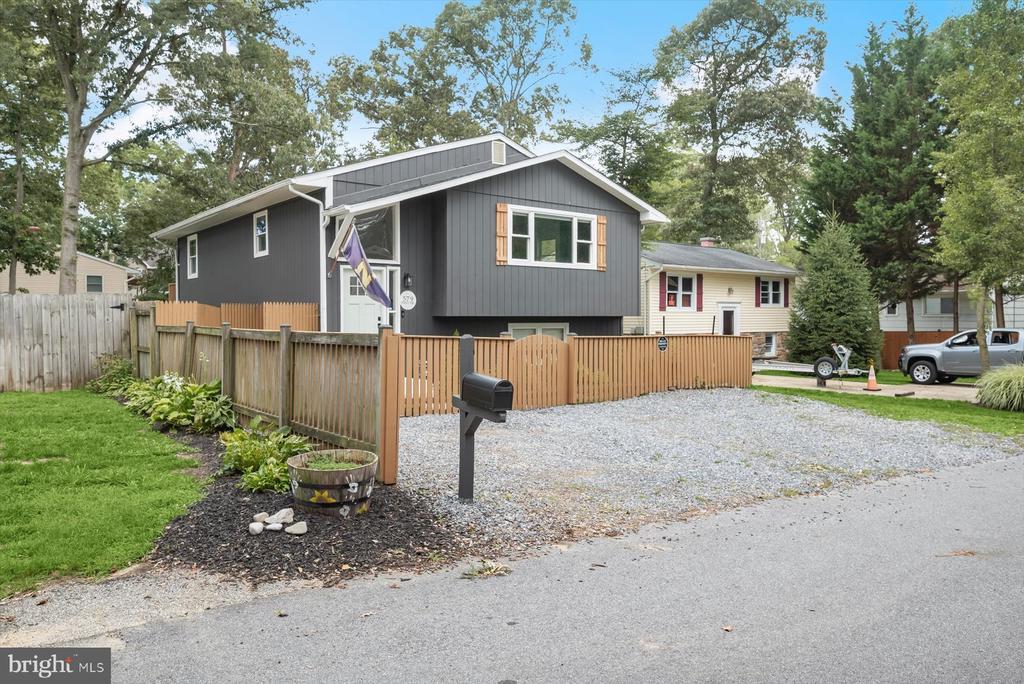 579 WEST DRIVE