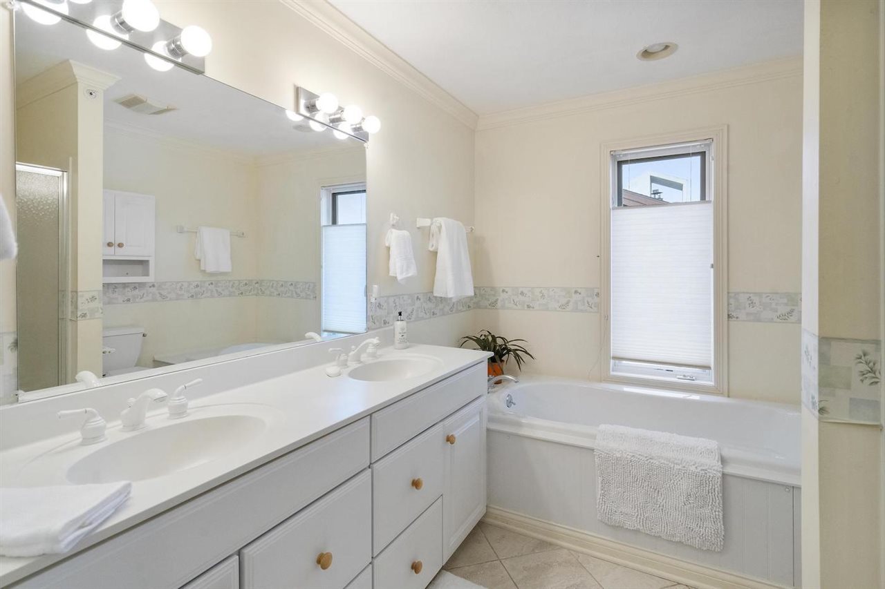 1142 Charlevoix Avenue Unit: 6