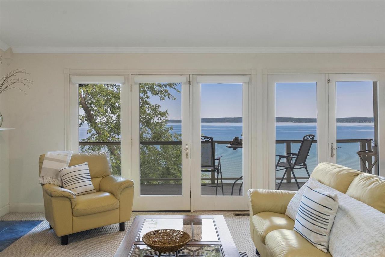 1142 Charlevoix Avenue Unit: 6