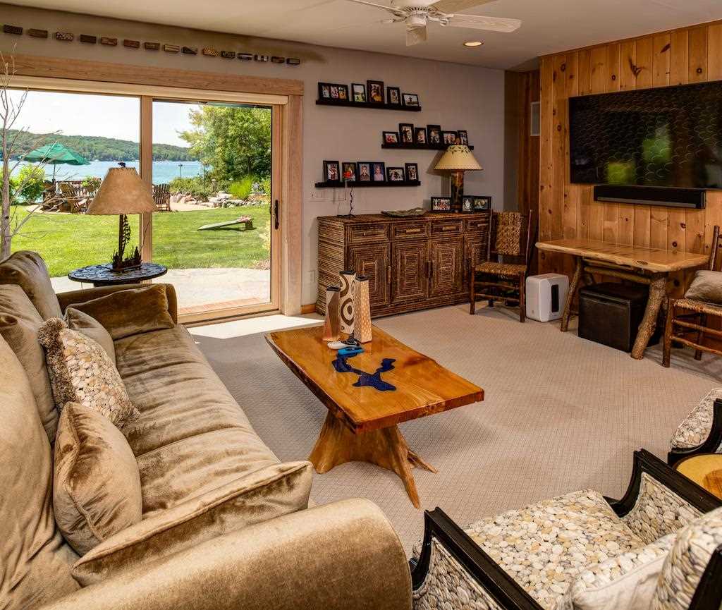 4244 Lake Grove Road